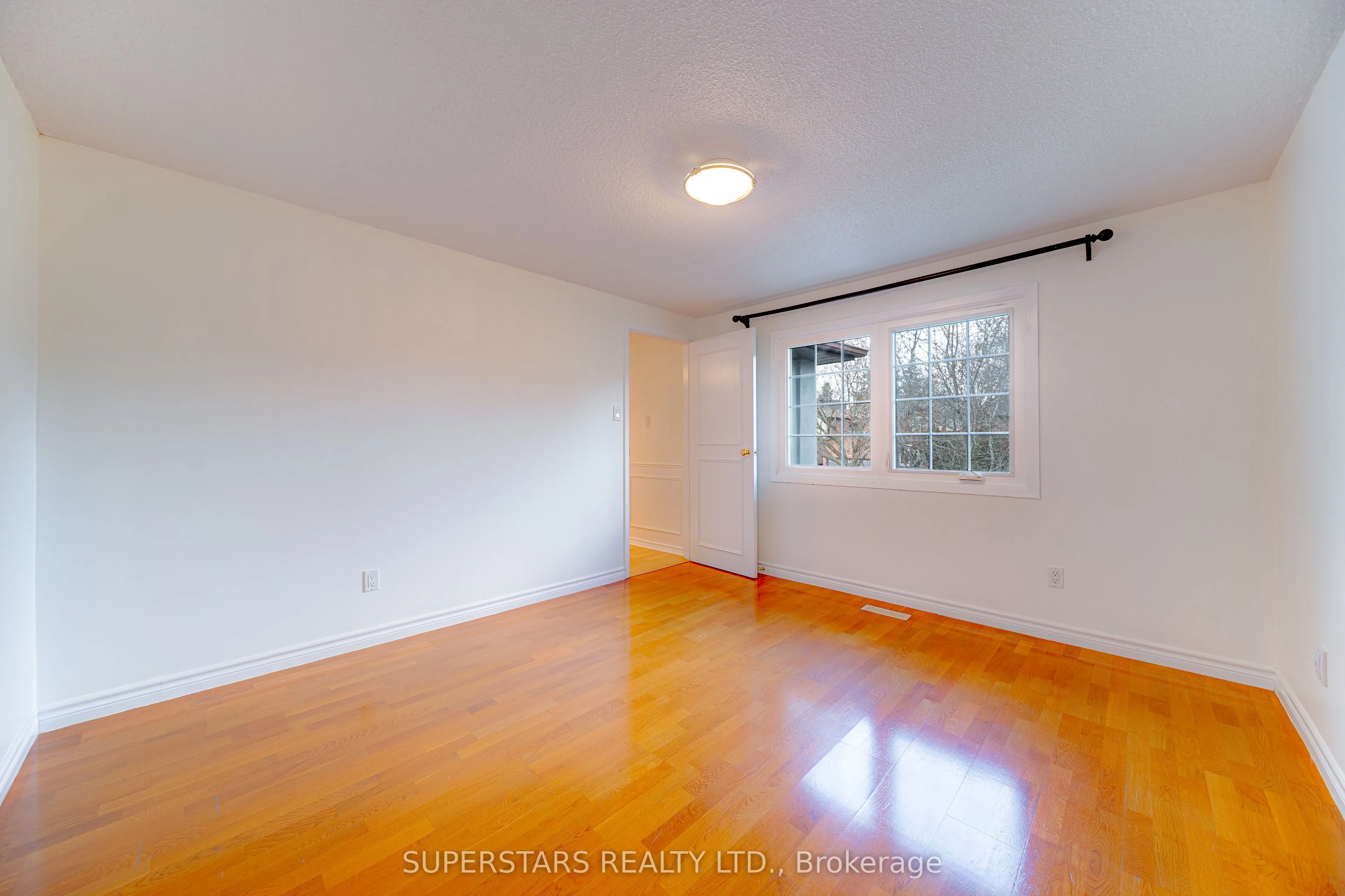 151 Old Surrey Lane