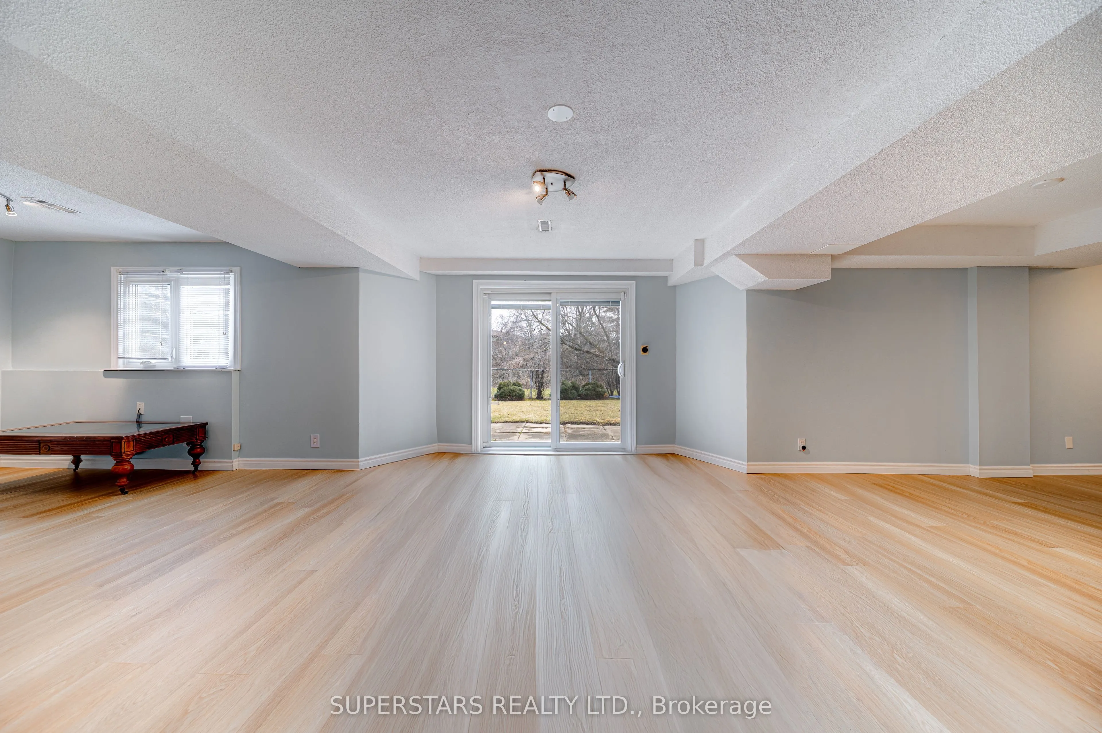 151 Old Surrey Lane