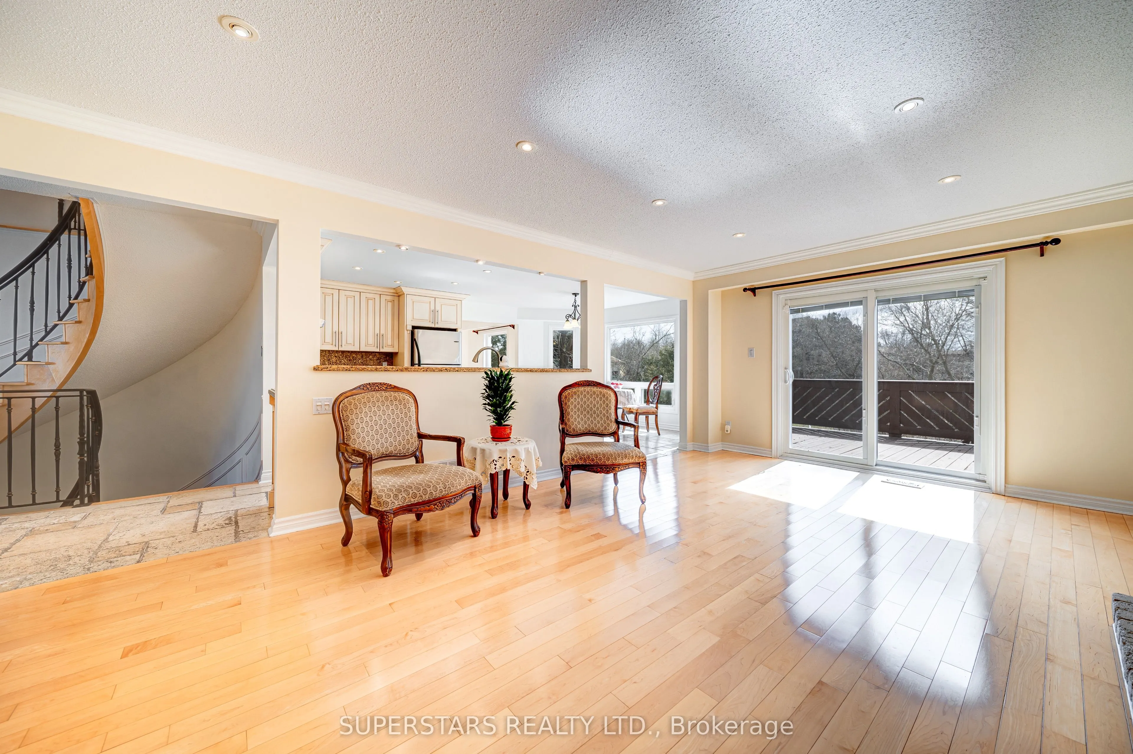 151 Old Surrey Lane