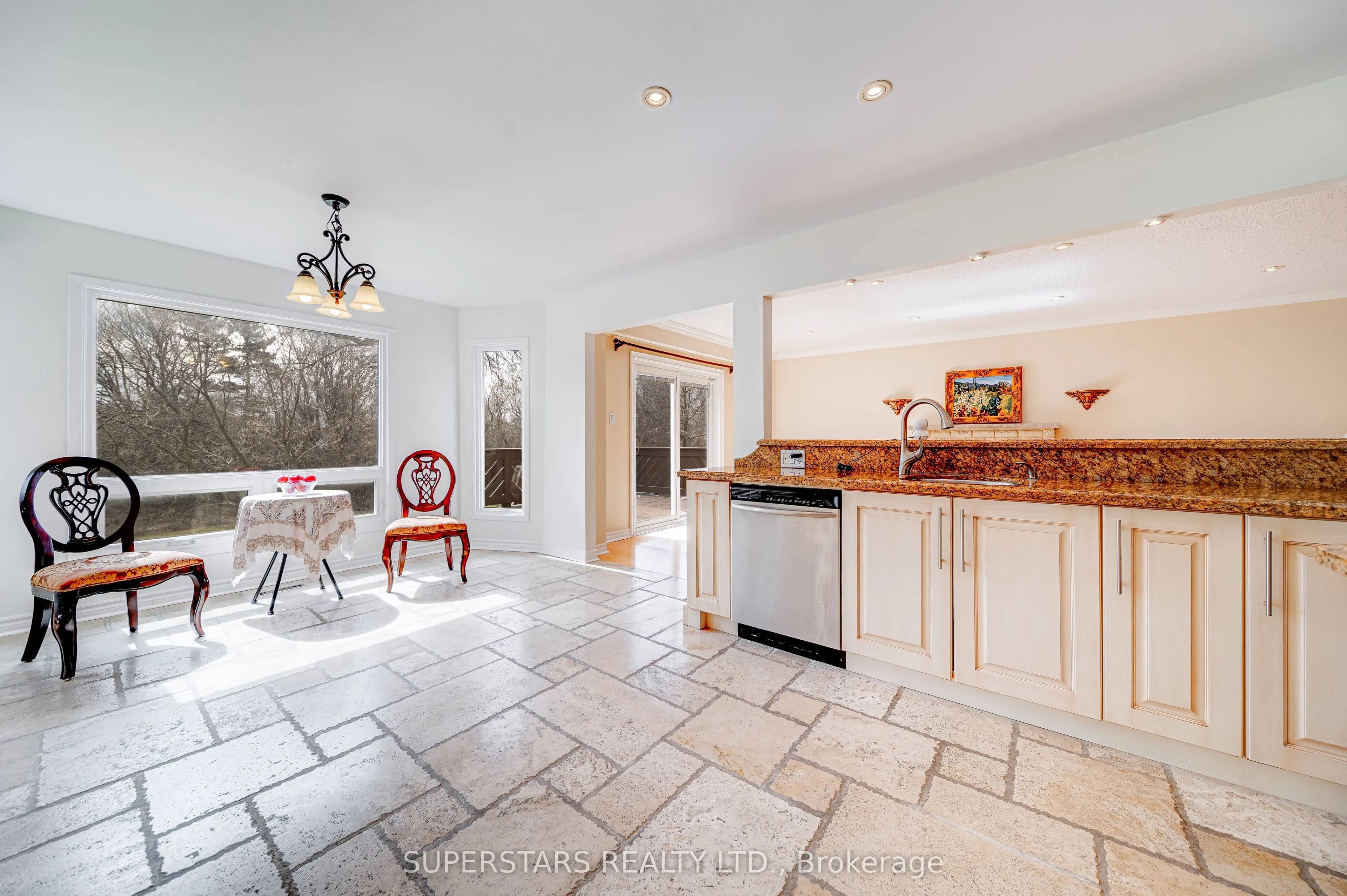 151 Old Surrey Lane