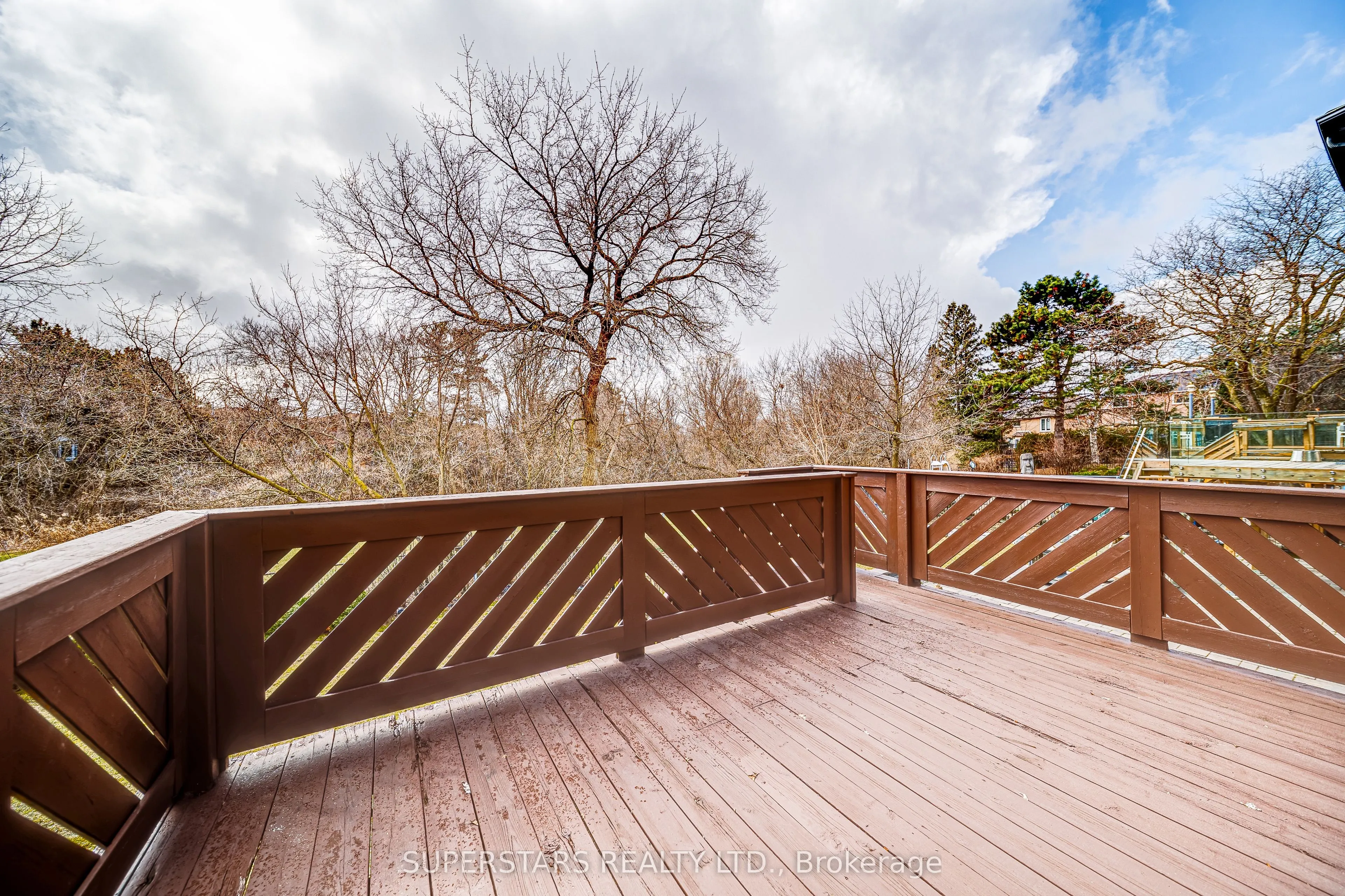 151 Old Surrey Lane