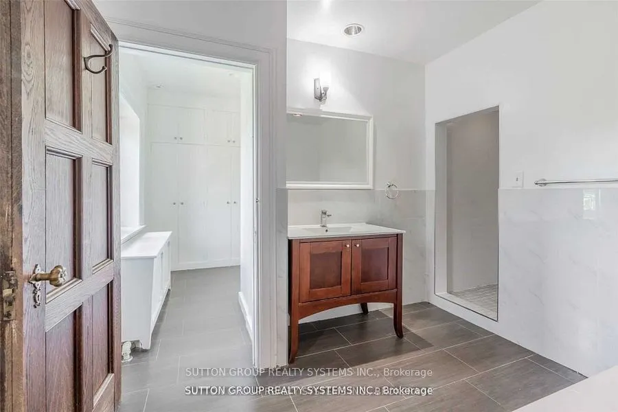 13284 Bathurst Street