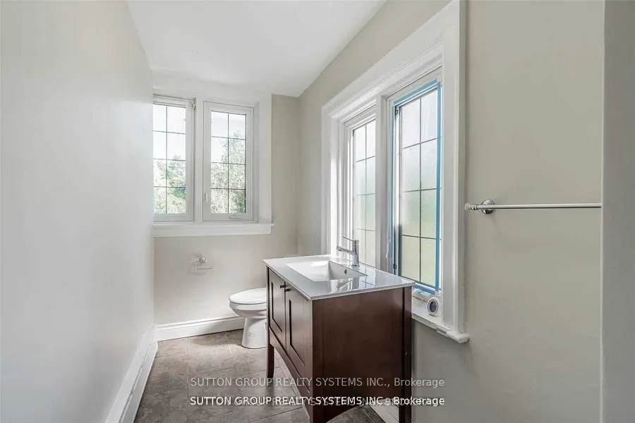 13284 Bathurst Street