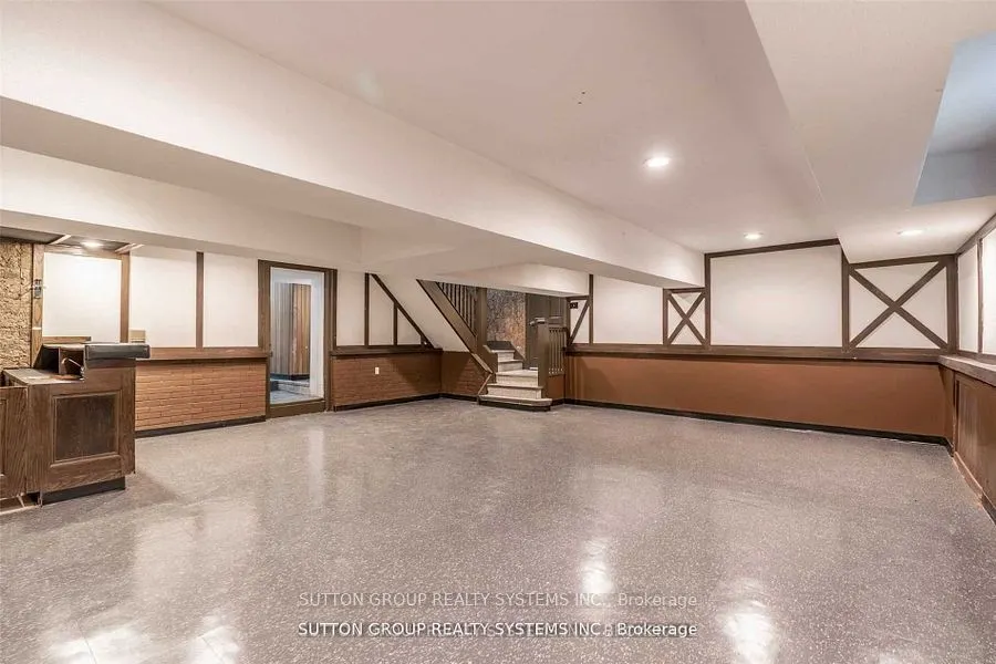 13284 Bathurst Street