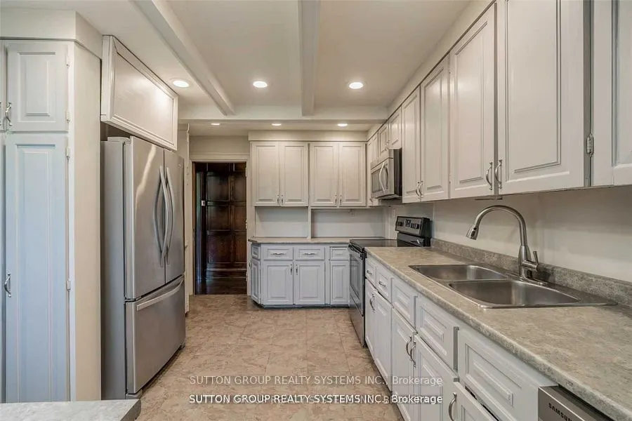 13284 Bathurst Street