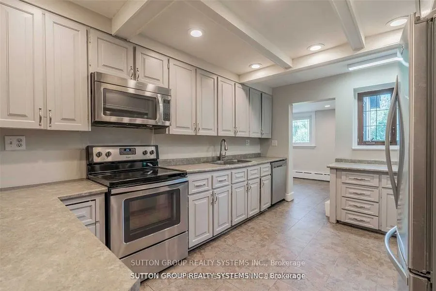 13284 Bathurst Street