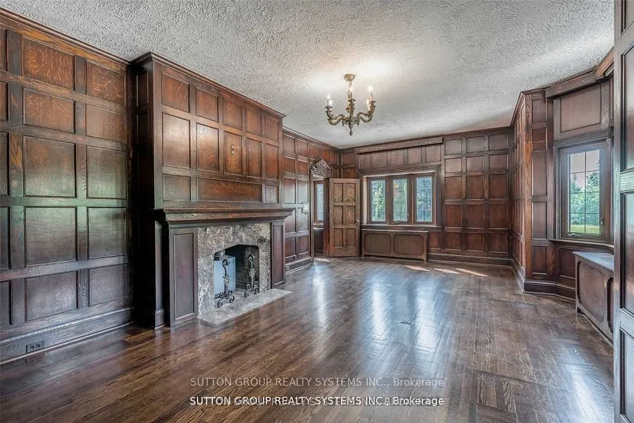 13284 Bathurst Street