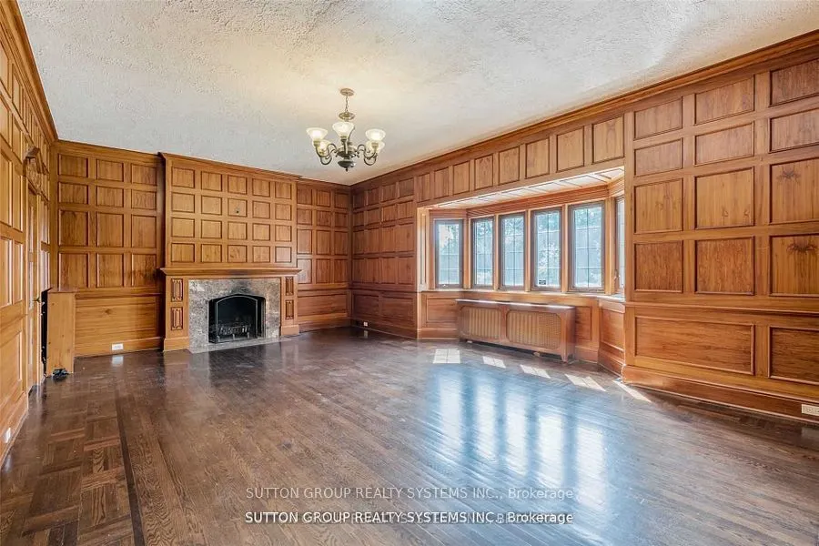 13284 Bathurst Street