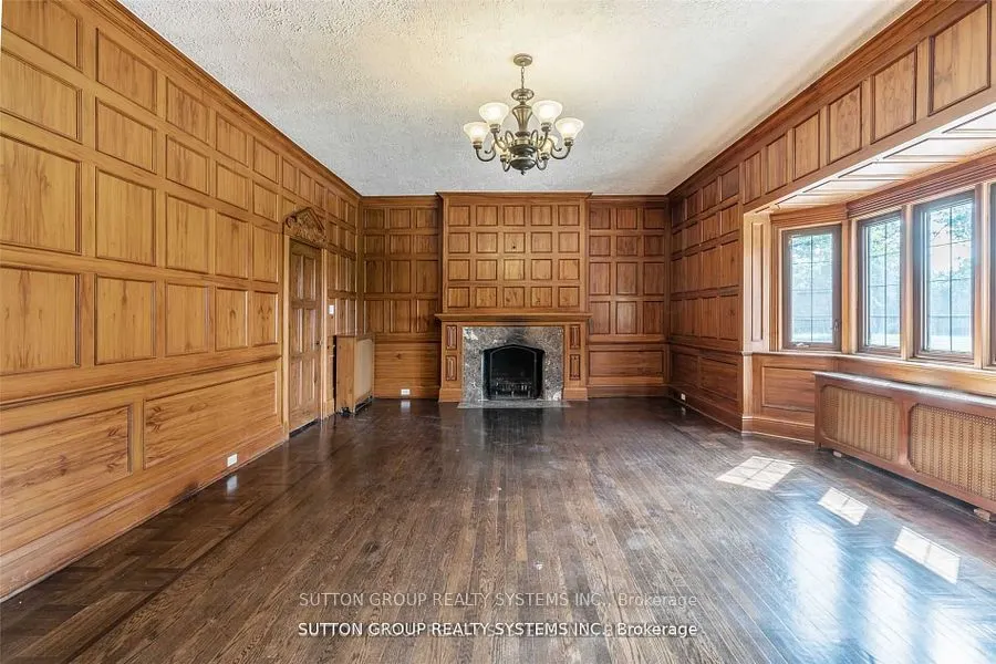 13284 Bathurst Street
