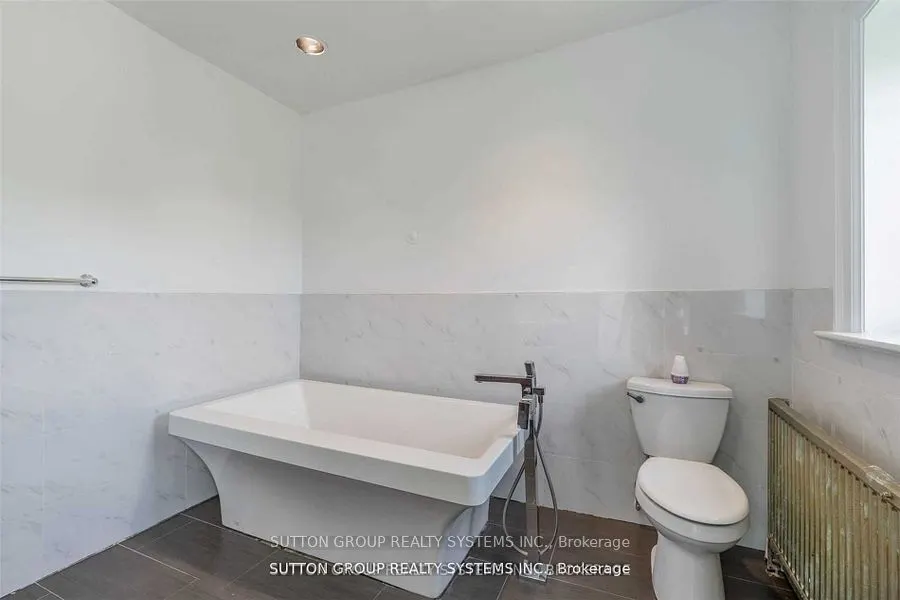 13284 Bathurst Street