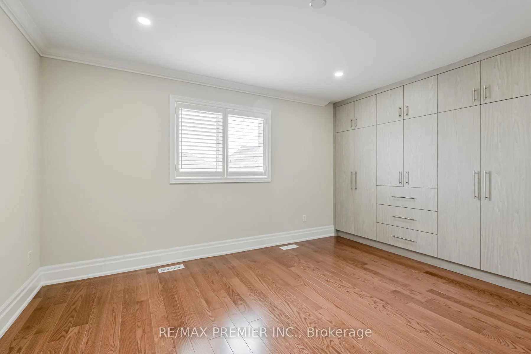 37 Colombo Crescent
