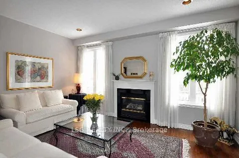 48 Grand Oak Drive N