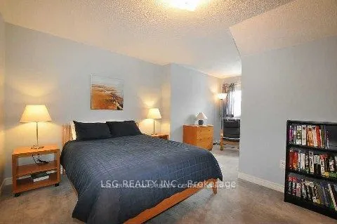 48 Grand Oak Drive N