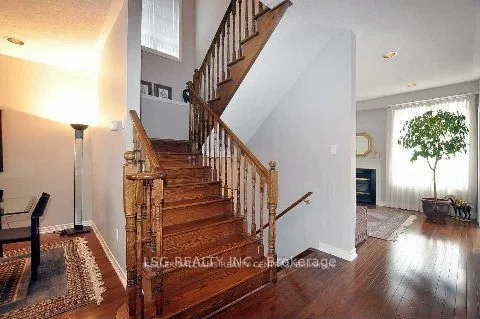 48 Grand Oak Drive N