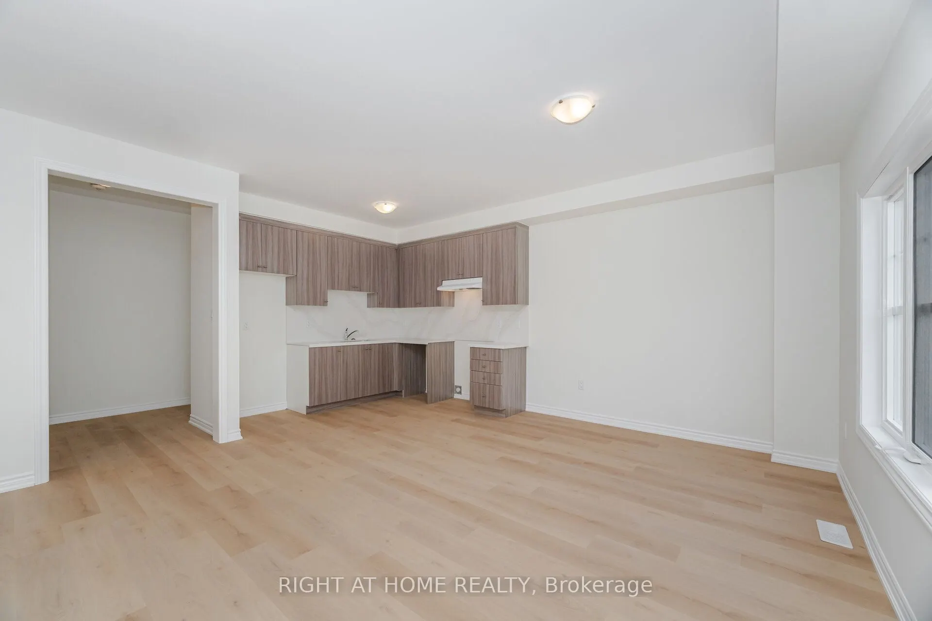 16 Ravenscraig Place, #16