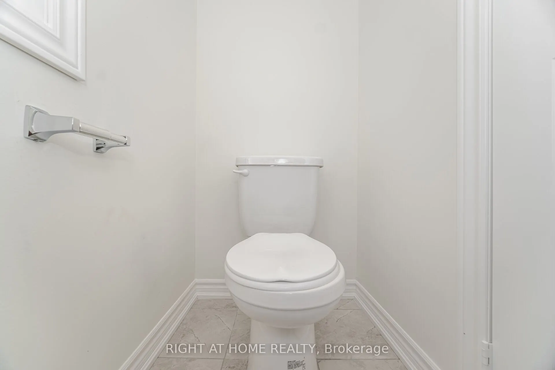 16 Ravenscraig Place, #16