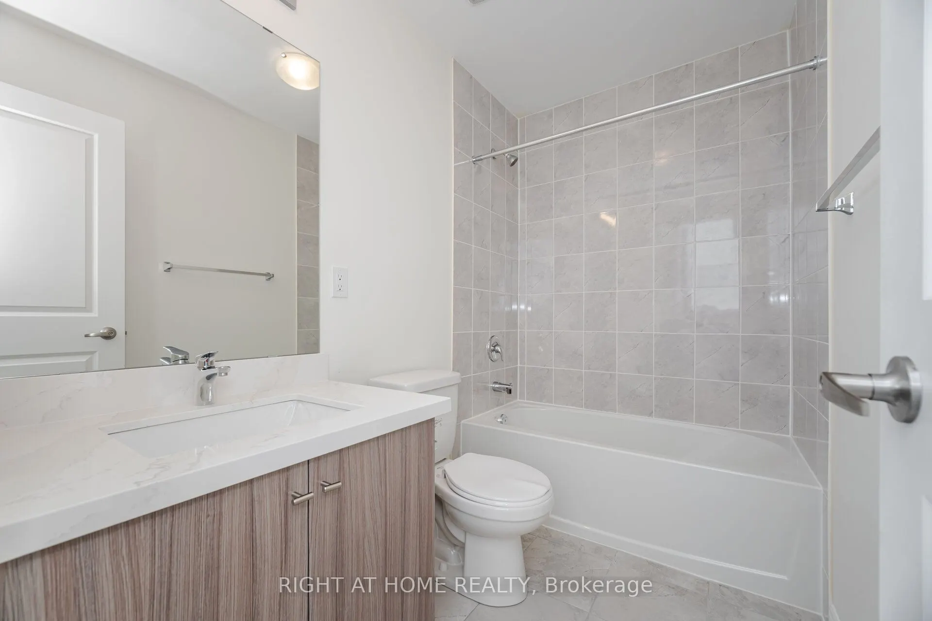 16 Ravenscraig Place, #16