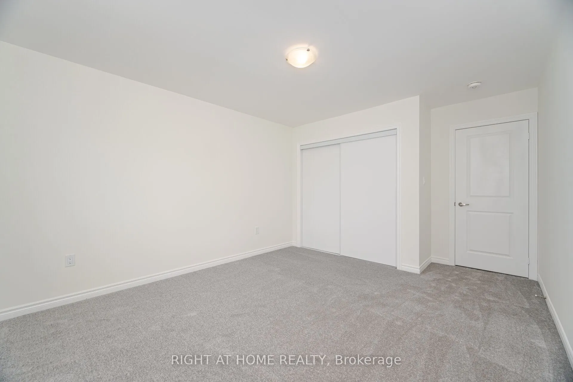 16 Ravenscraig Place, #16
