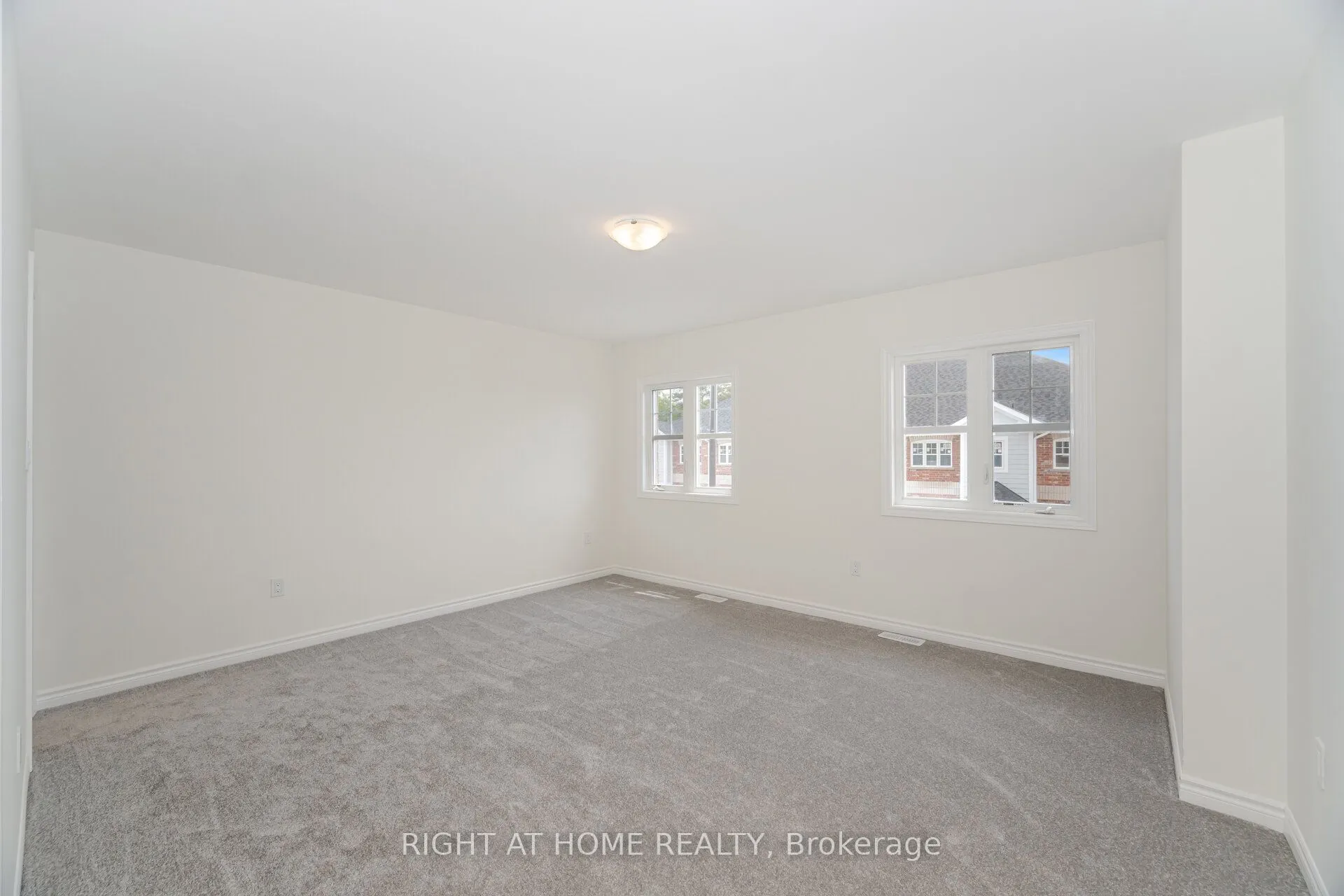 16 Ravenscraig Place, #16
