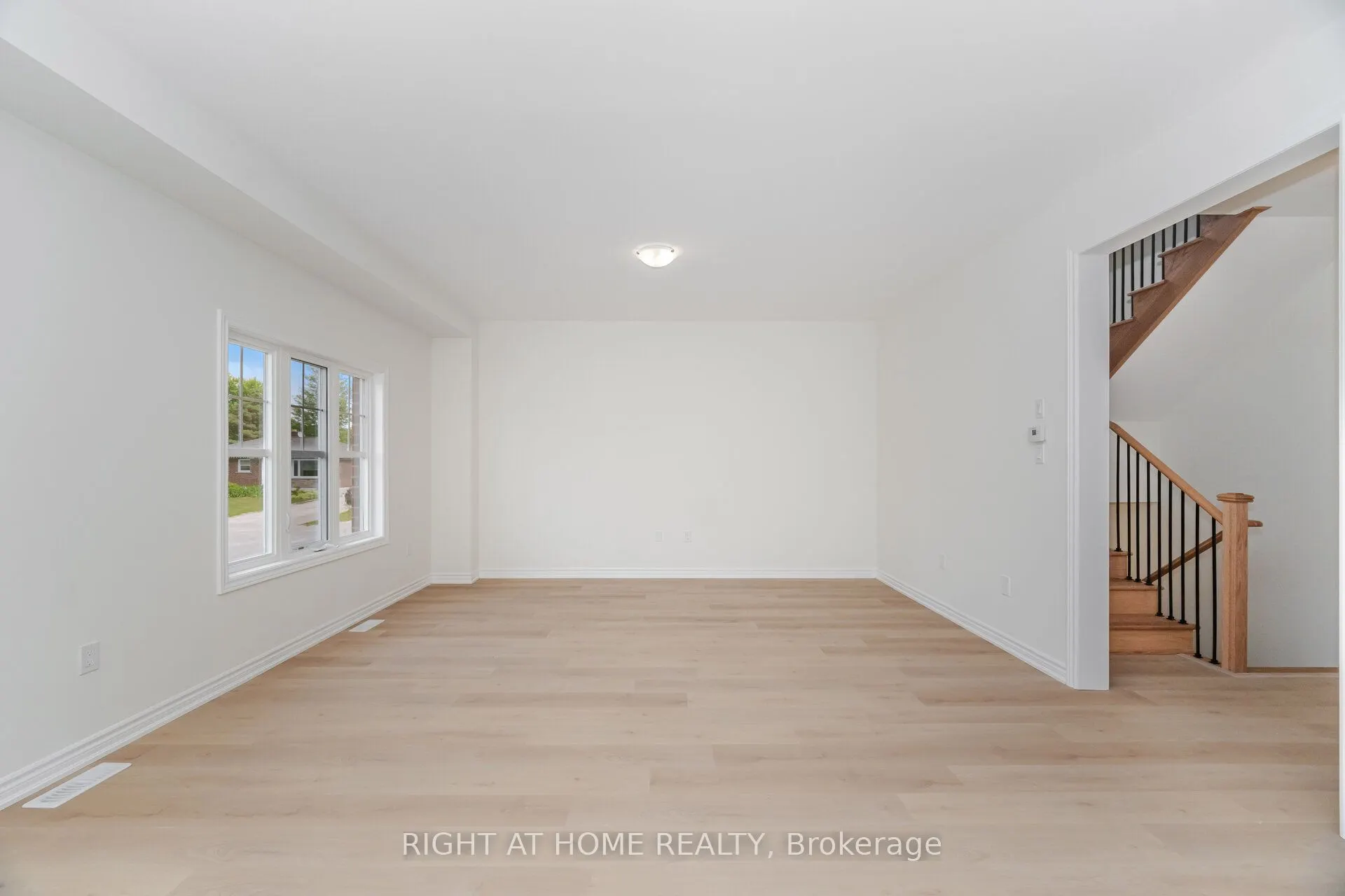 16 Ravenscraig Place, #16
