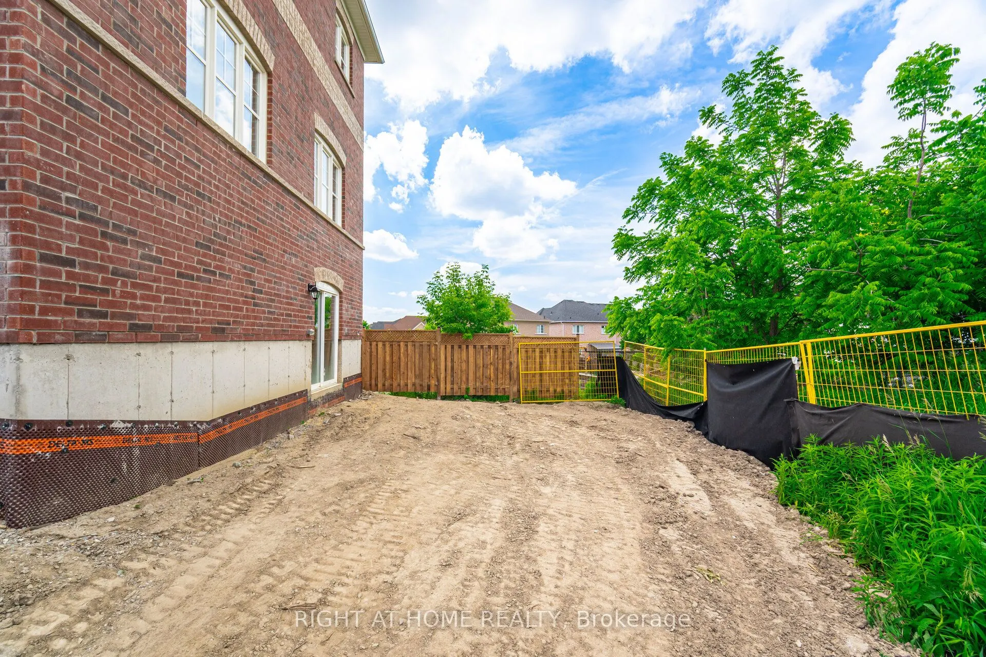 16 Ravenscraig Place, #16