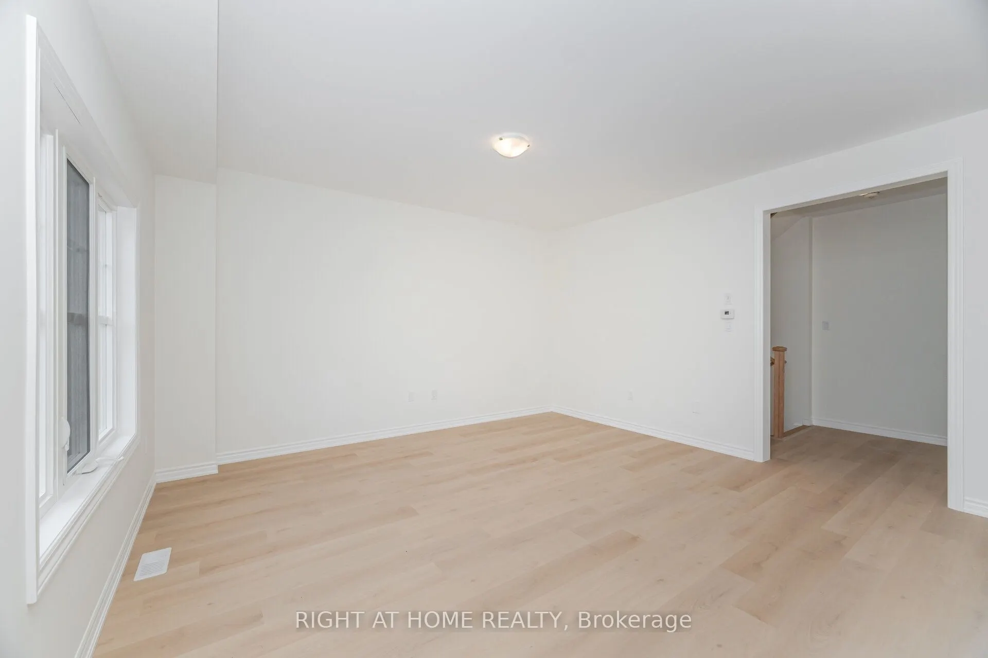 16 Ravenscraig Place, #16