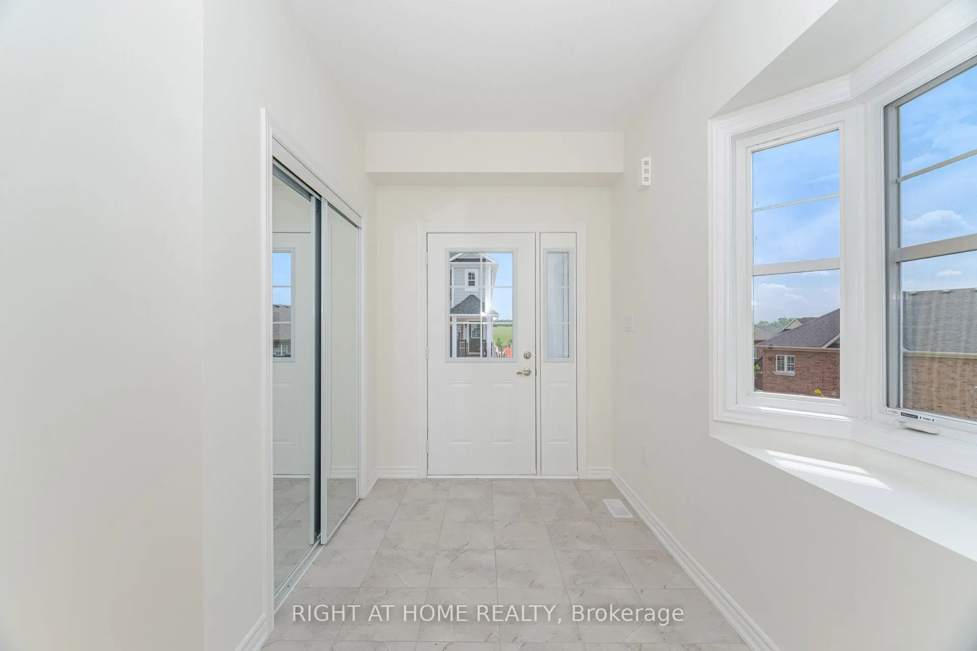 16 Ravenscraig Place, #16