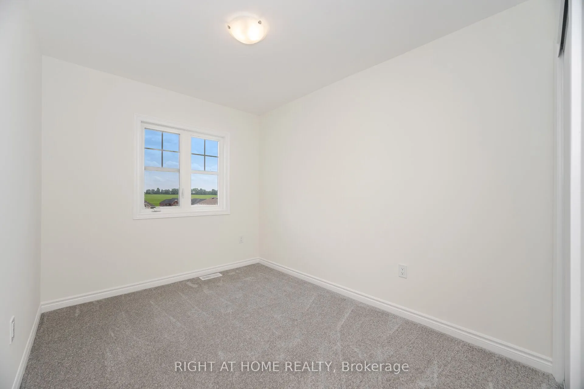 16 Ravenscraig Place, #16