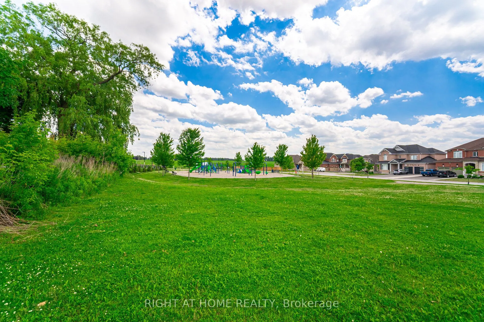 16 Ravenscraig Place, #16