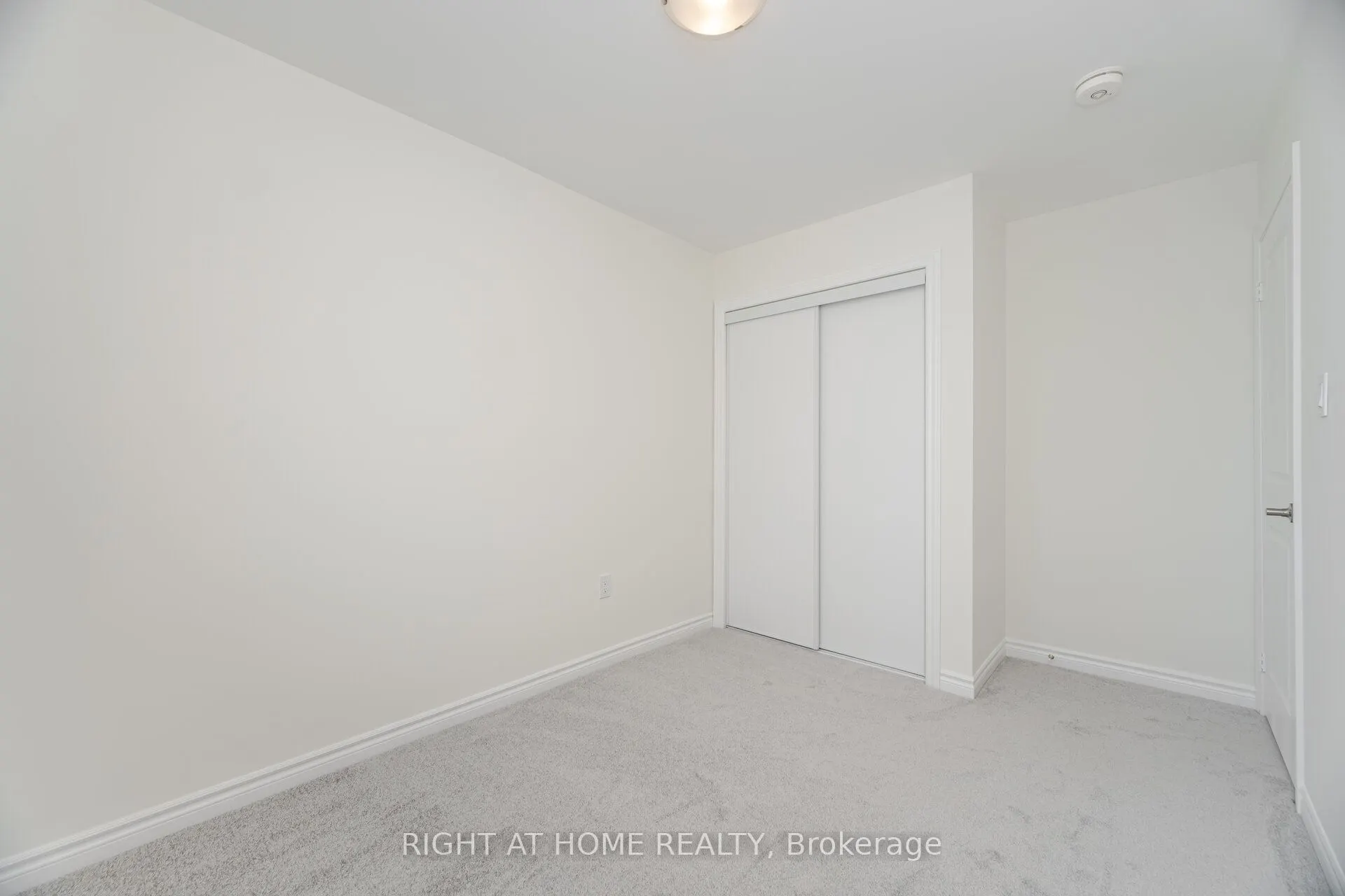 16 Ravenscraig Place, #16