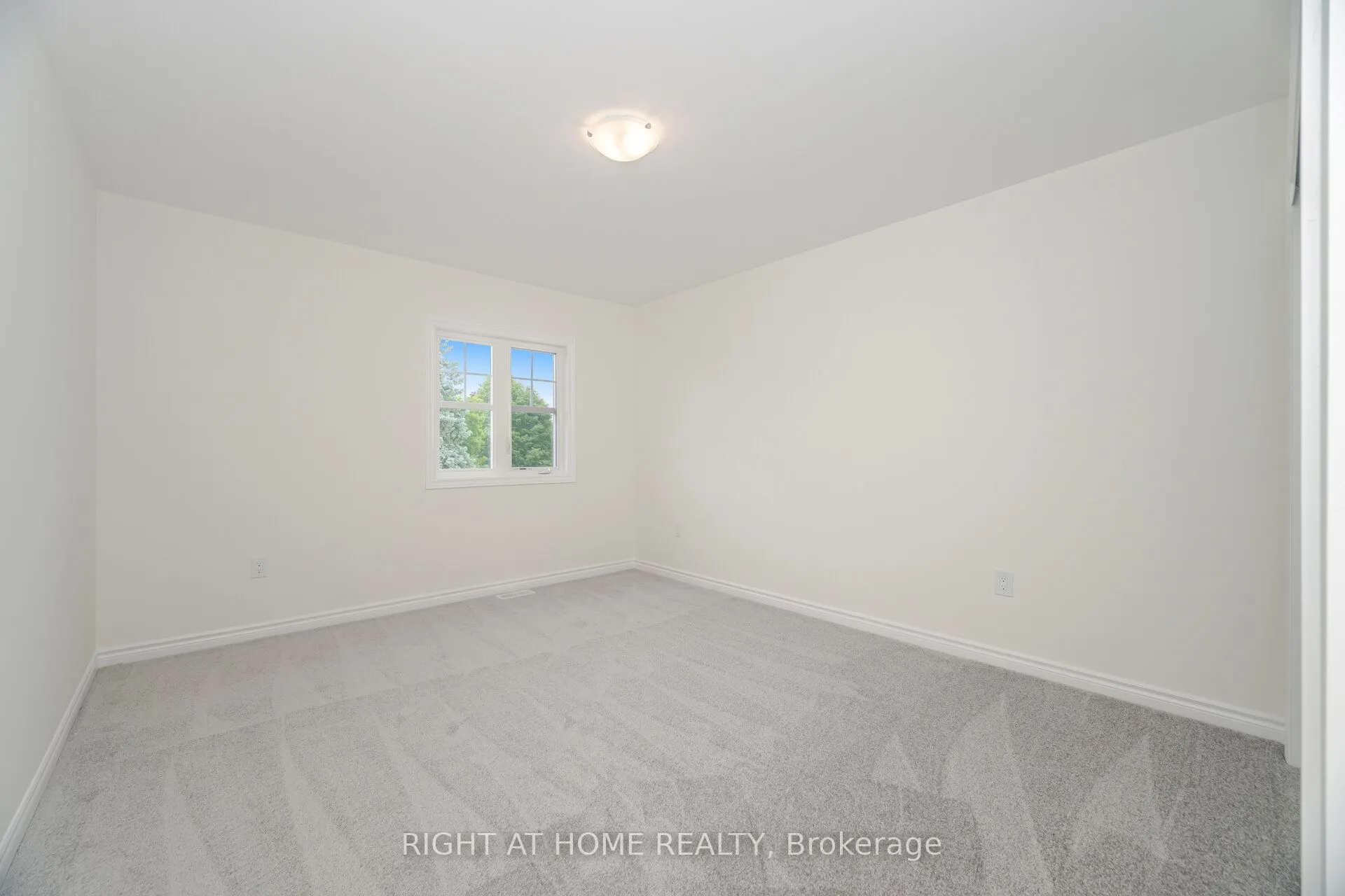 16 Ravenscraig Place, #16