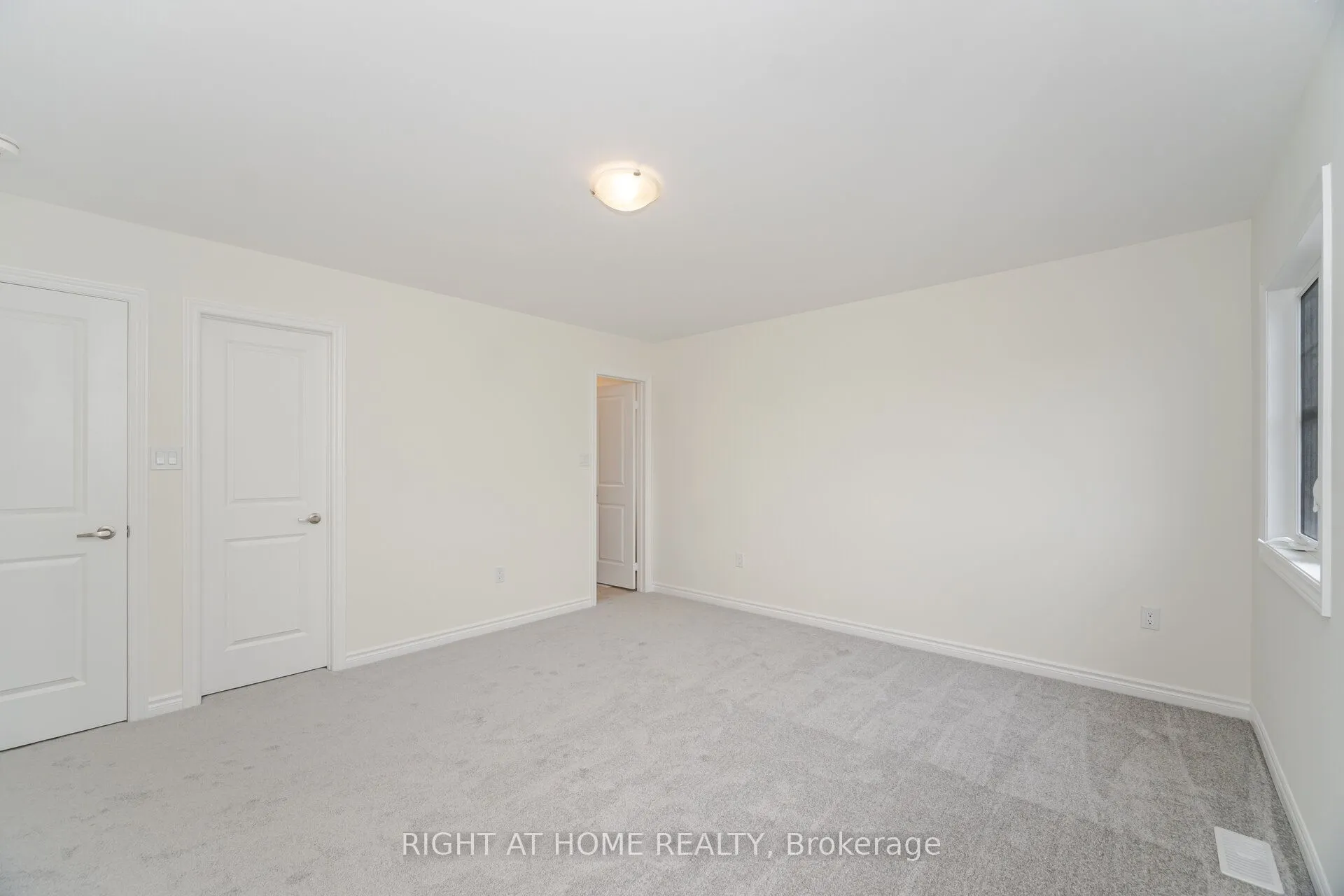 16 Ravenscraig Place, #16