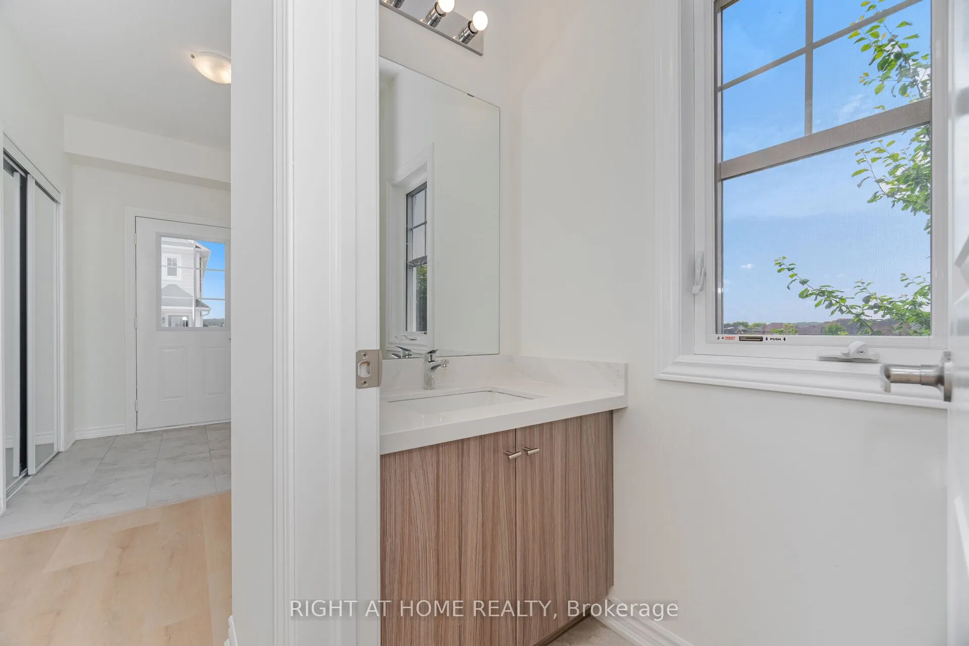 16 Ravenscraig Place, #16