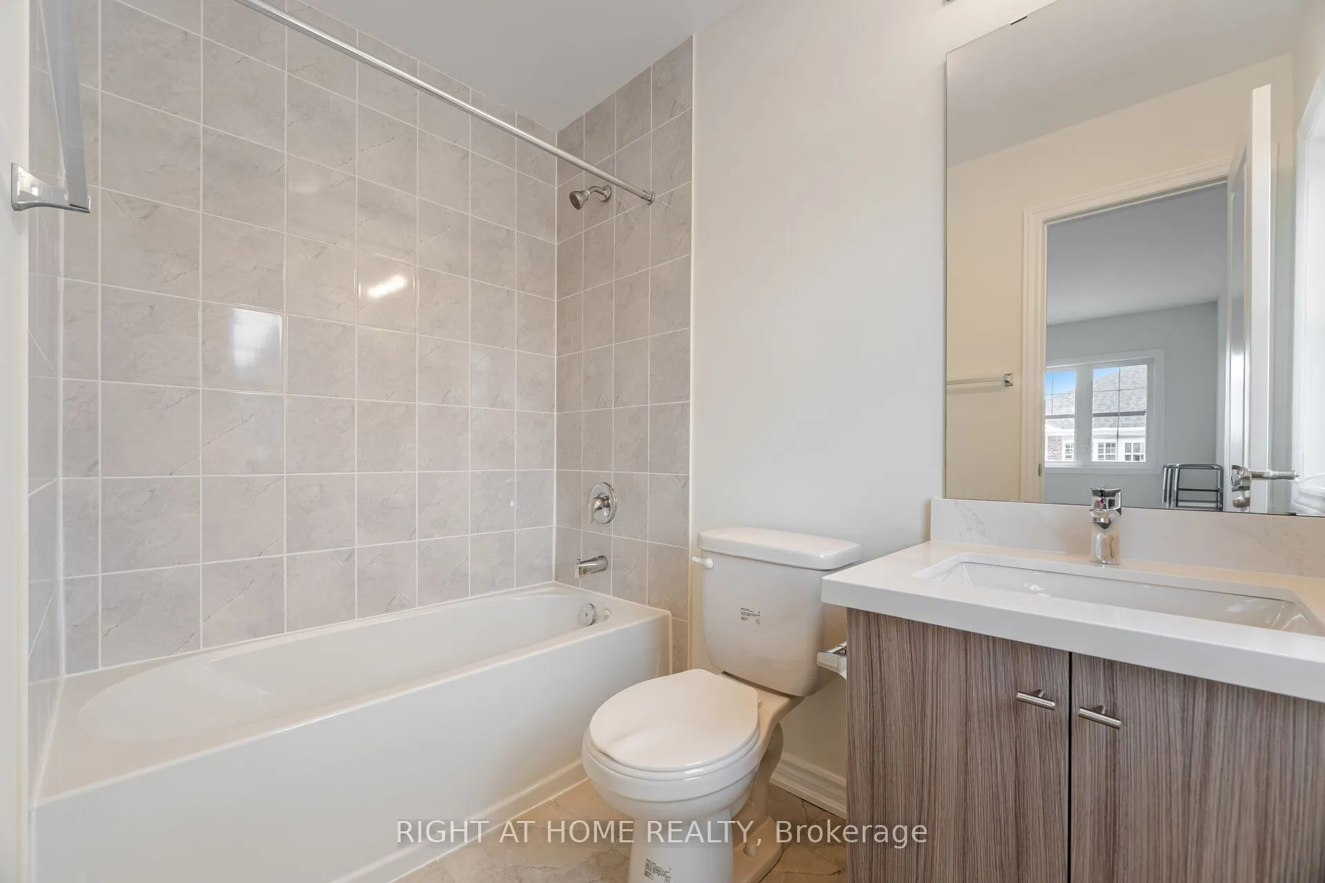 16 Ravenscraig Place, #16