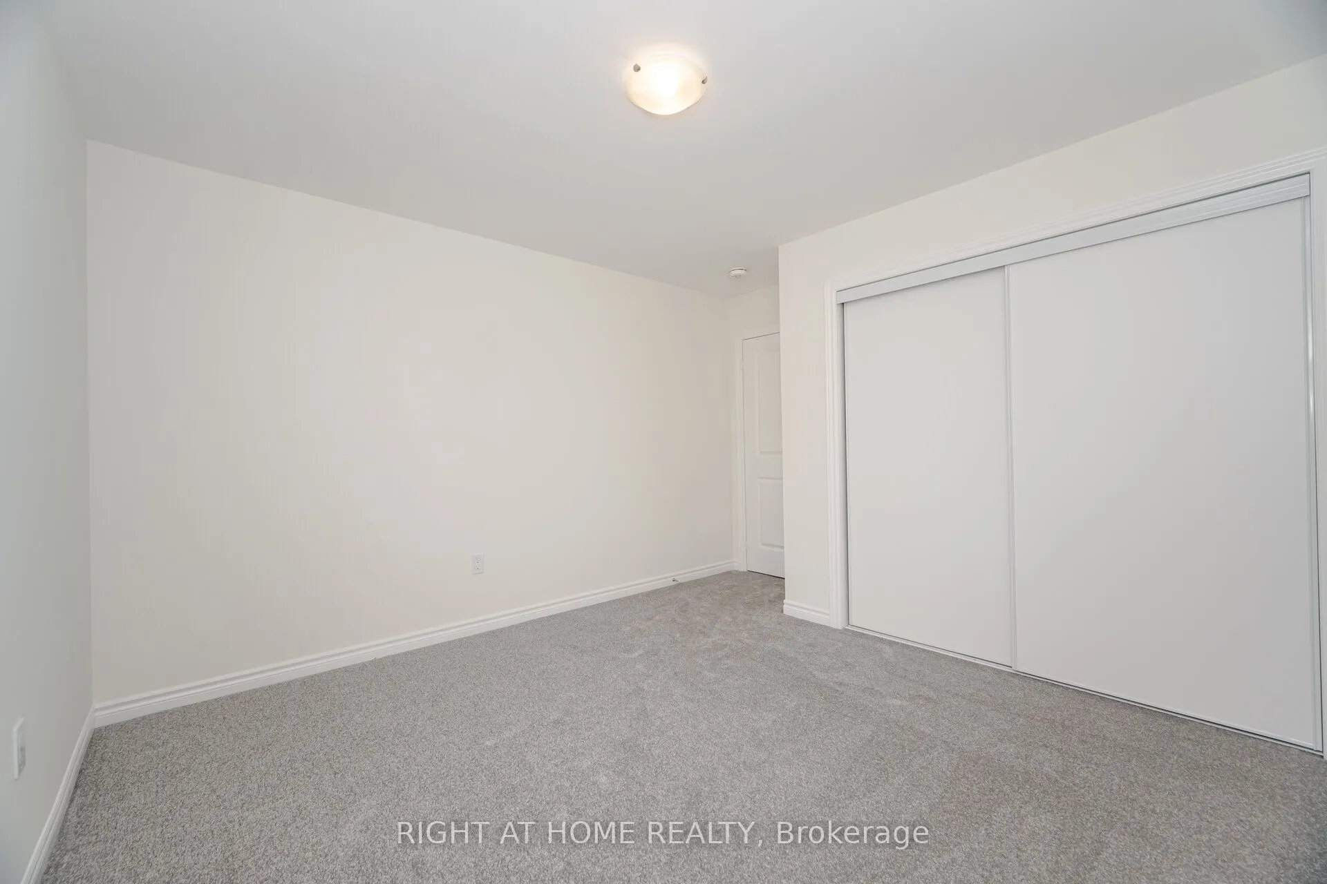 16 Ravenscraig Place, #16