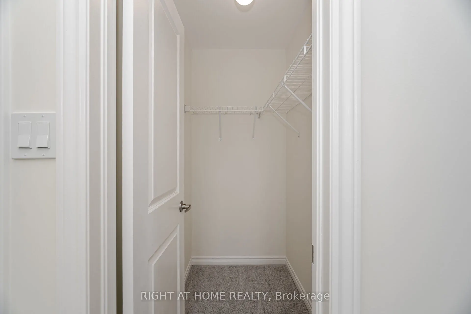 16 Ravenscraig Place, #16