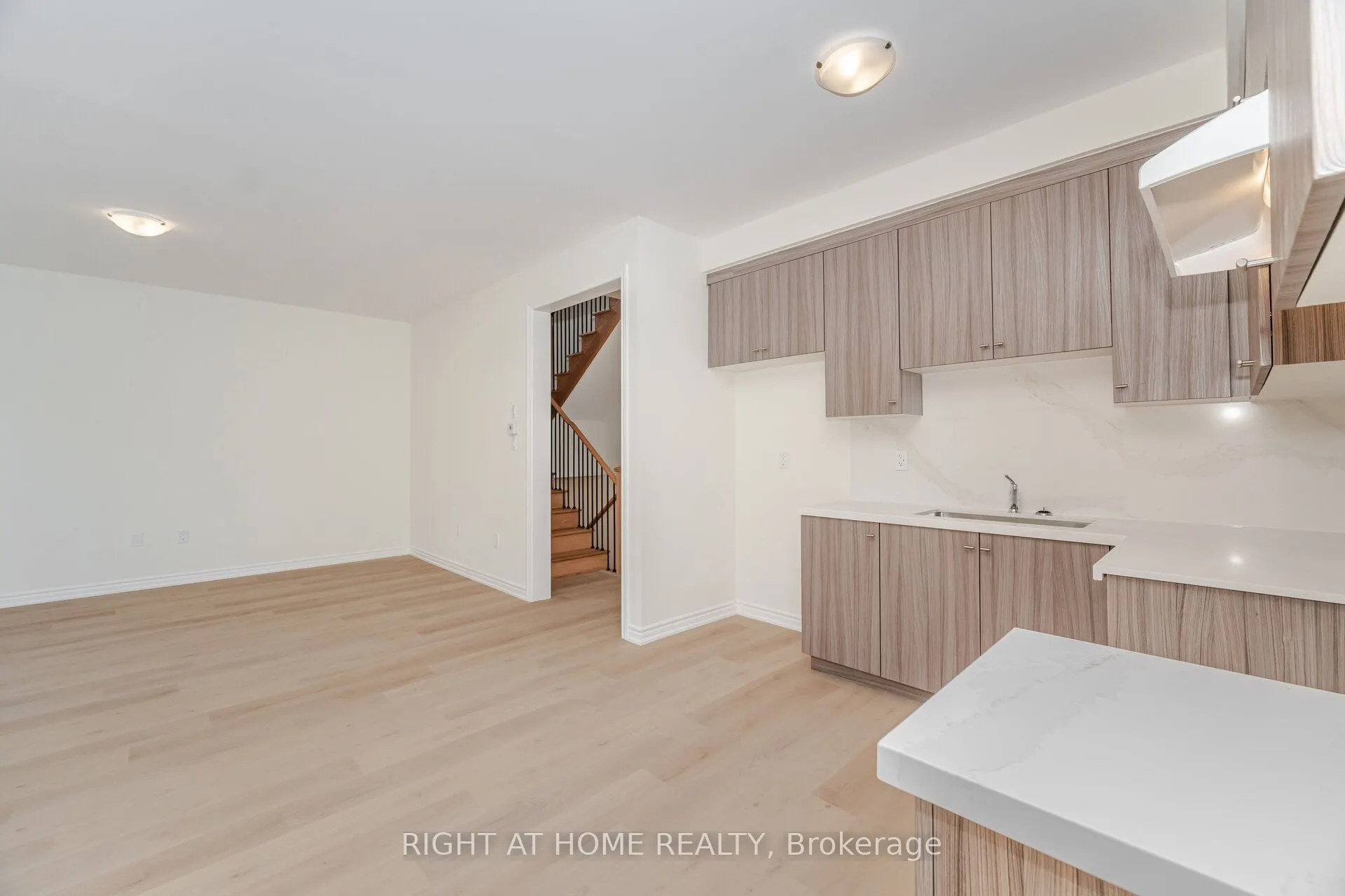 16 Ravenscraig Place, #16