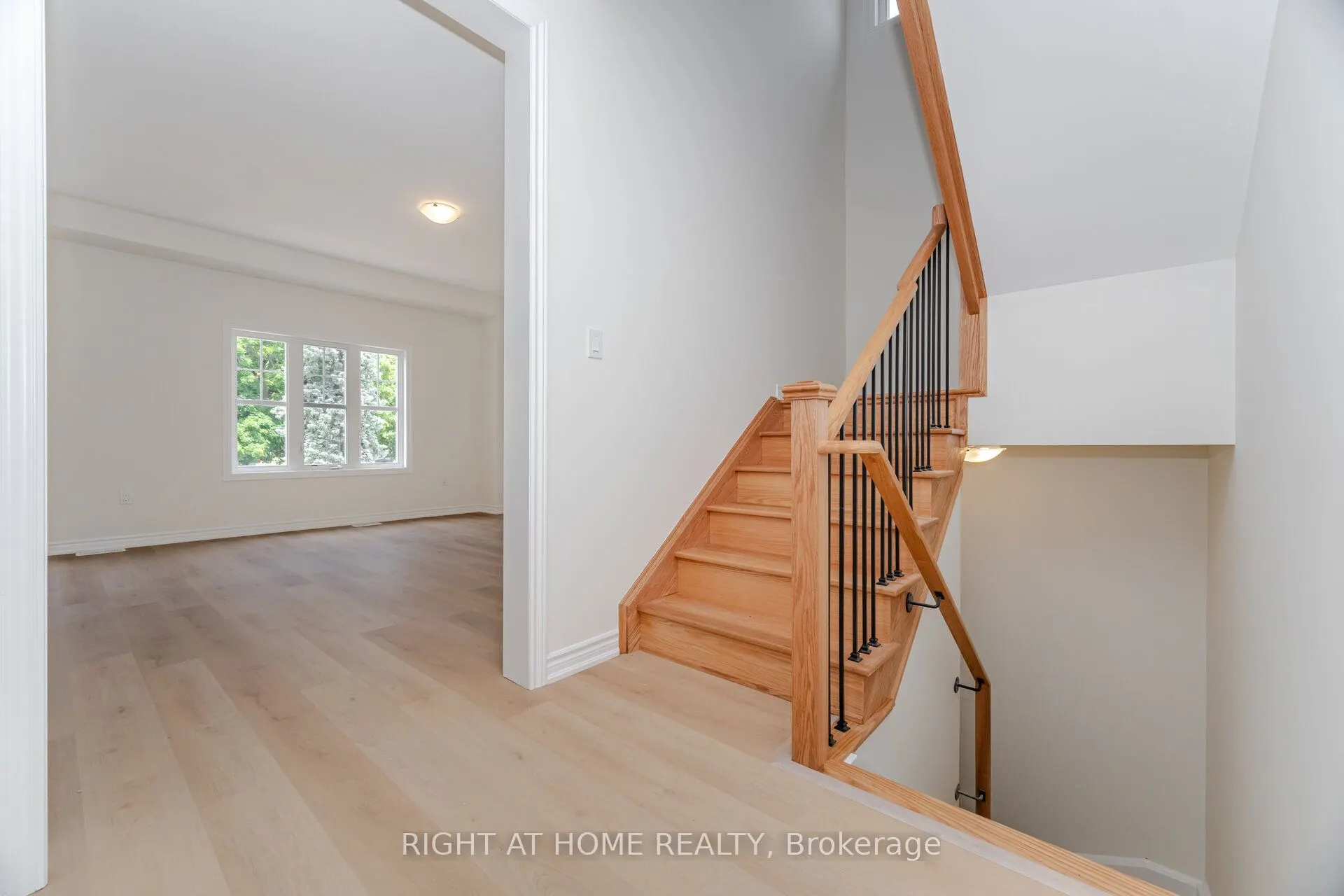 16 Ravenscraig Place, #16