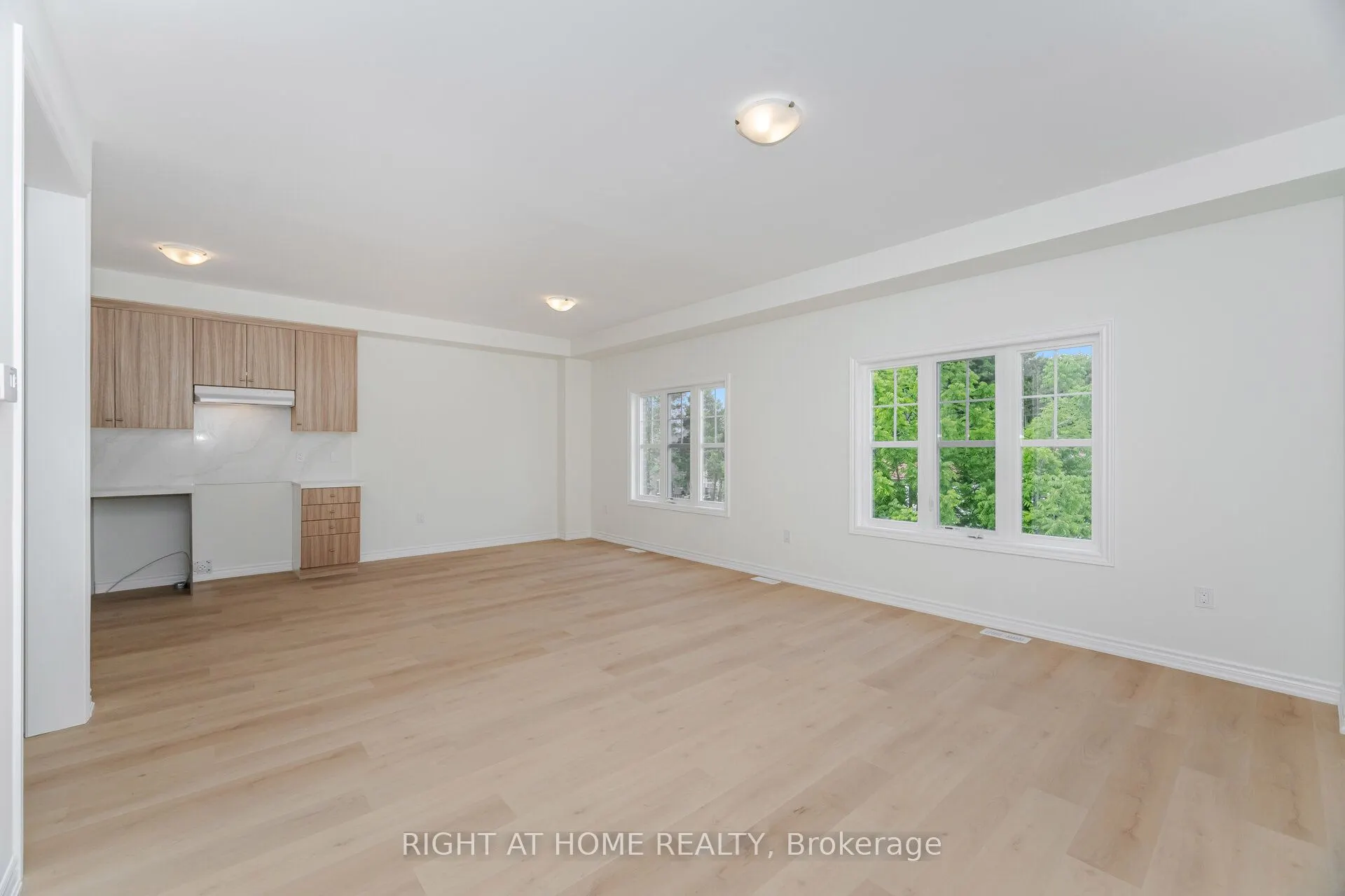 16 Ravenscraig Place, #16