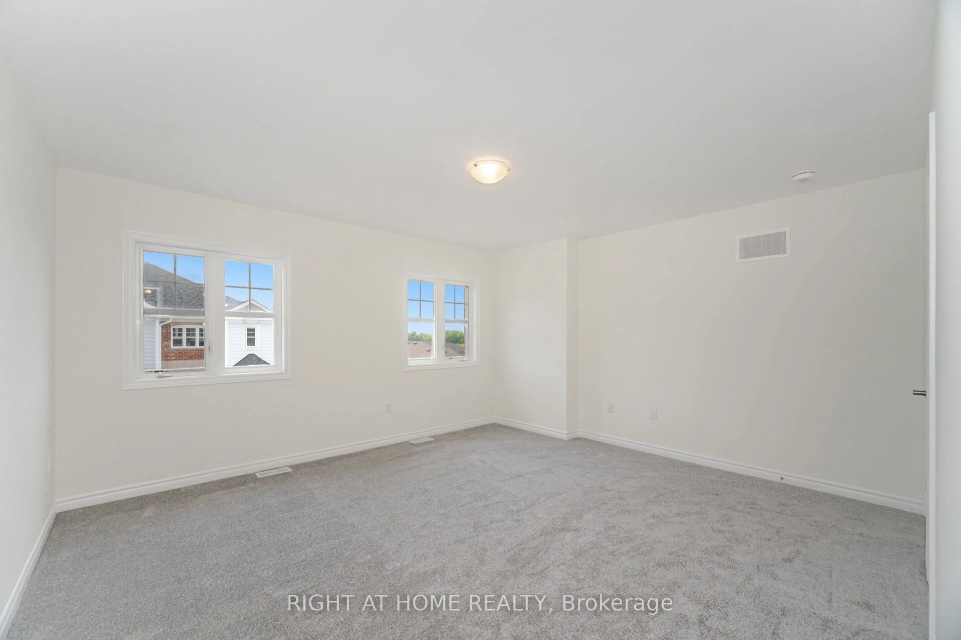 16 Ravenscraig Place, #16
