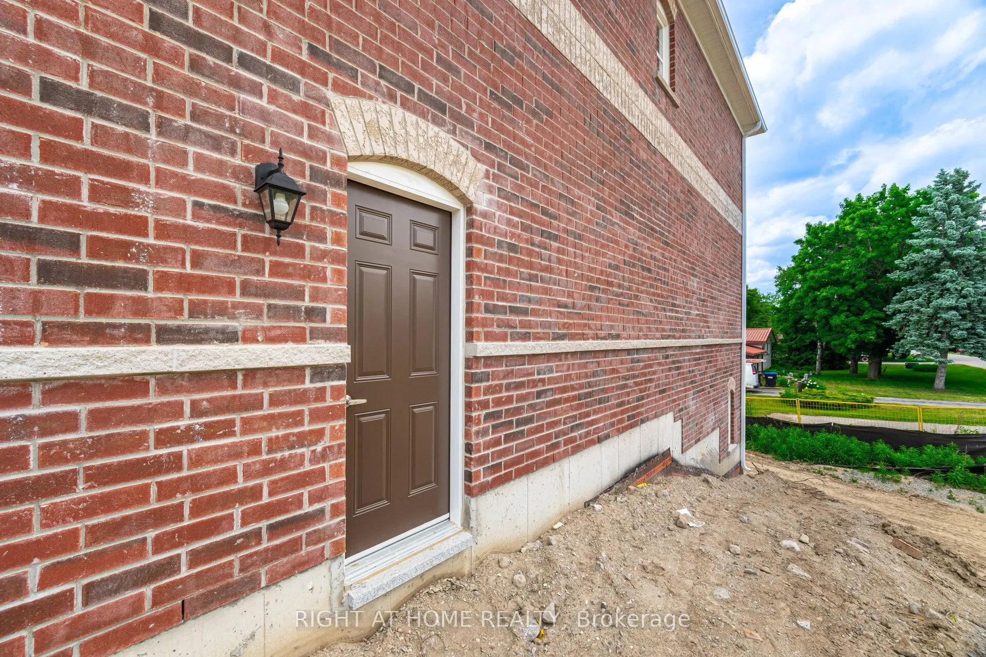 16 Ravenscraig Place, #16