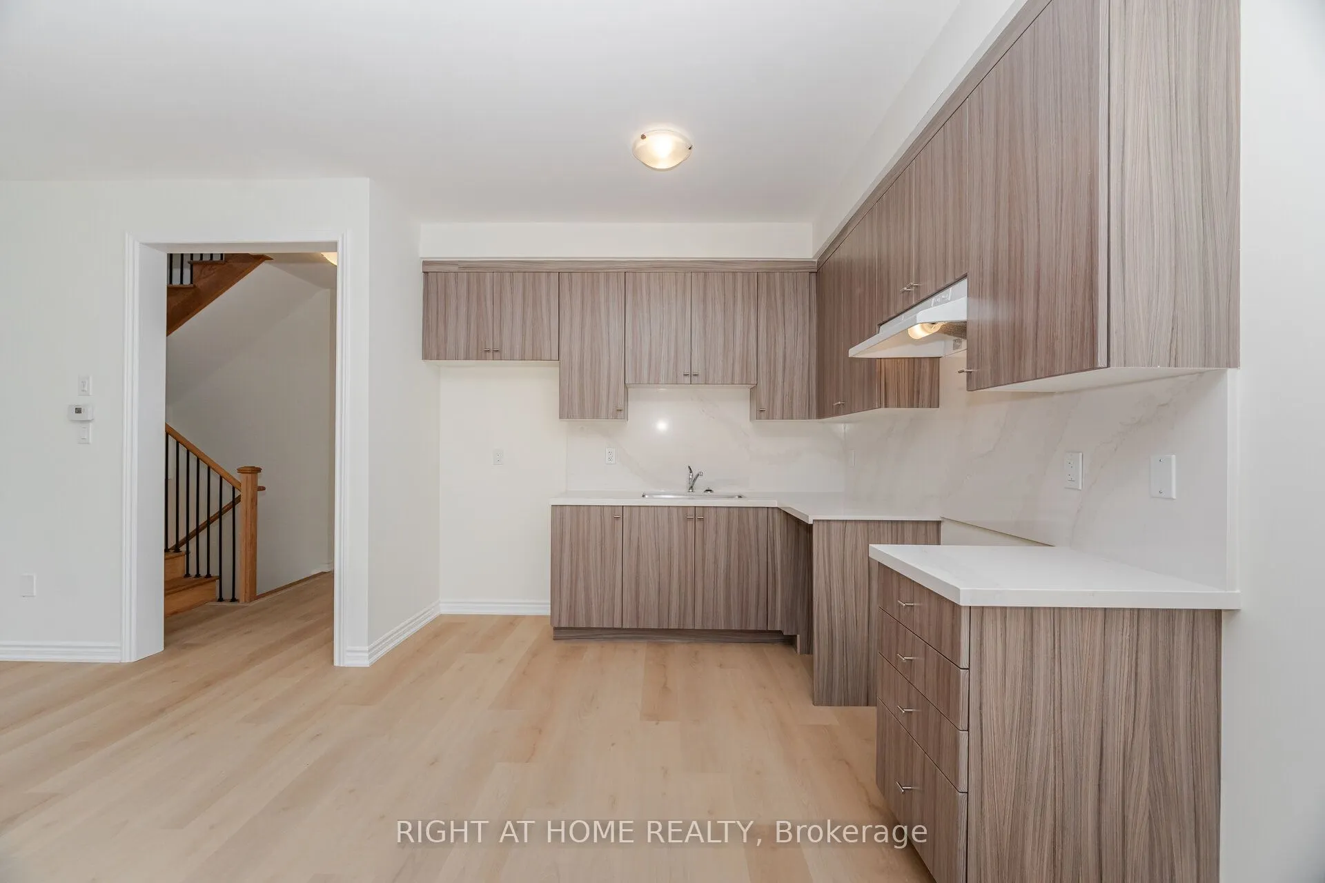 16 Ravenscraig Place, #16