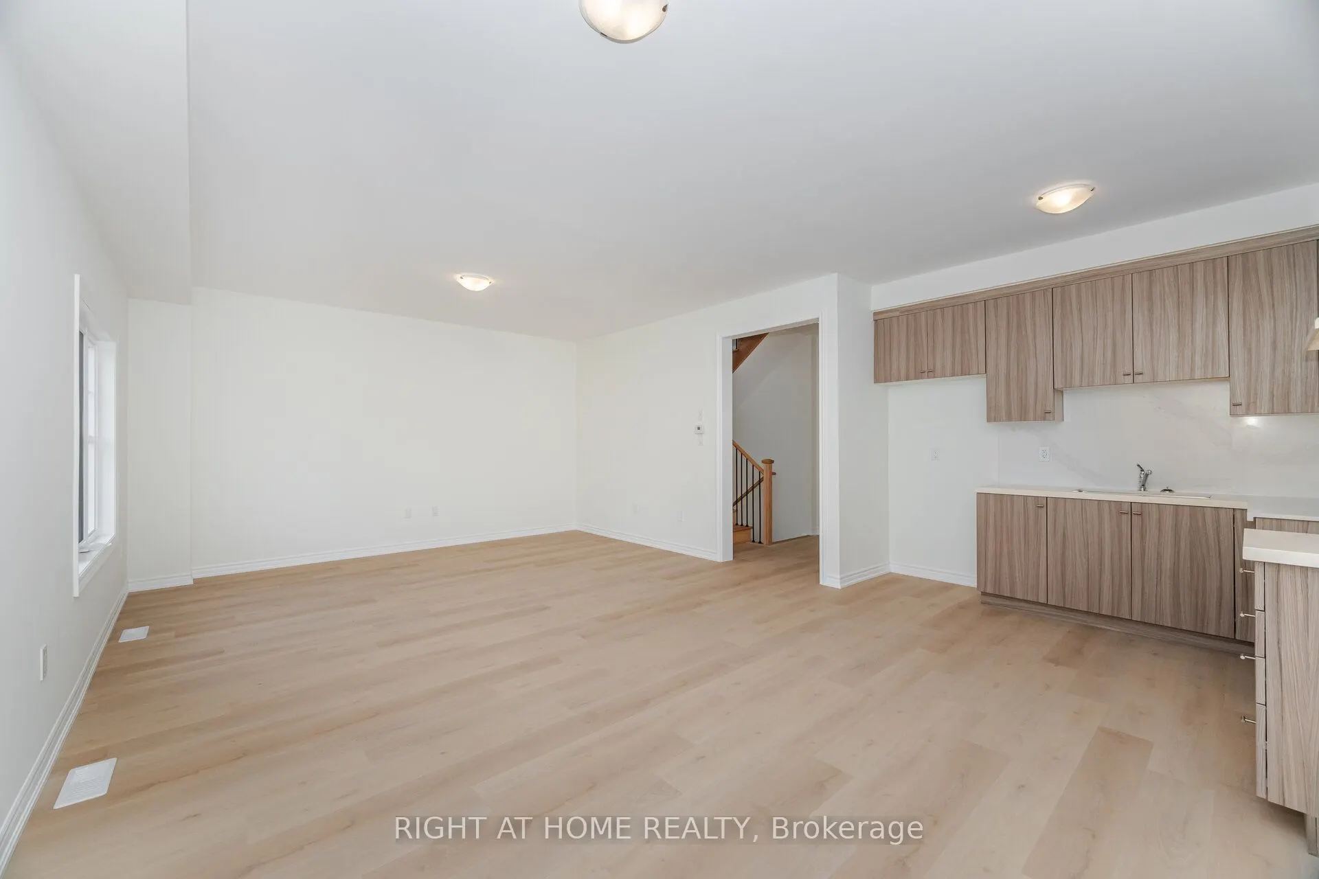 16 Ravenscraig Place, #16