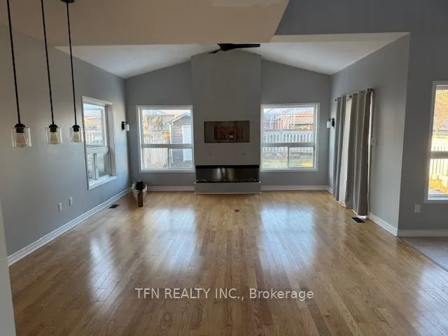 1913 Emerald Court
