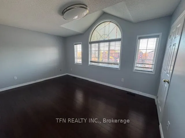 1913 Emerald Court