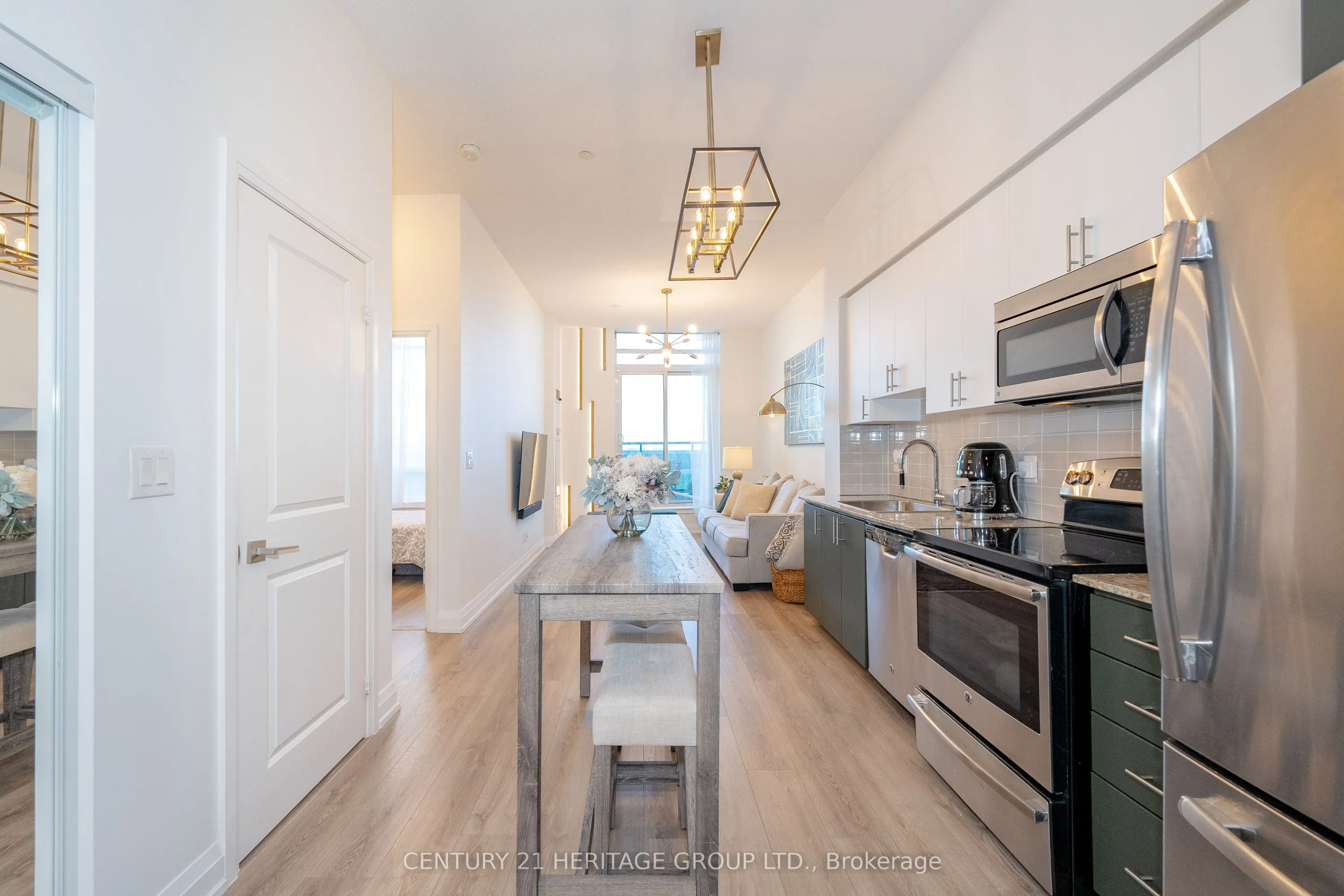 7171 Yonge Street #306