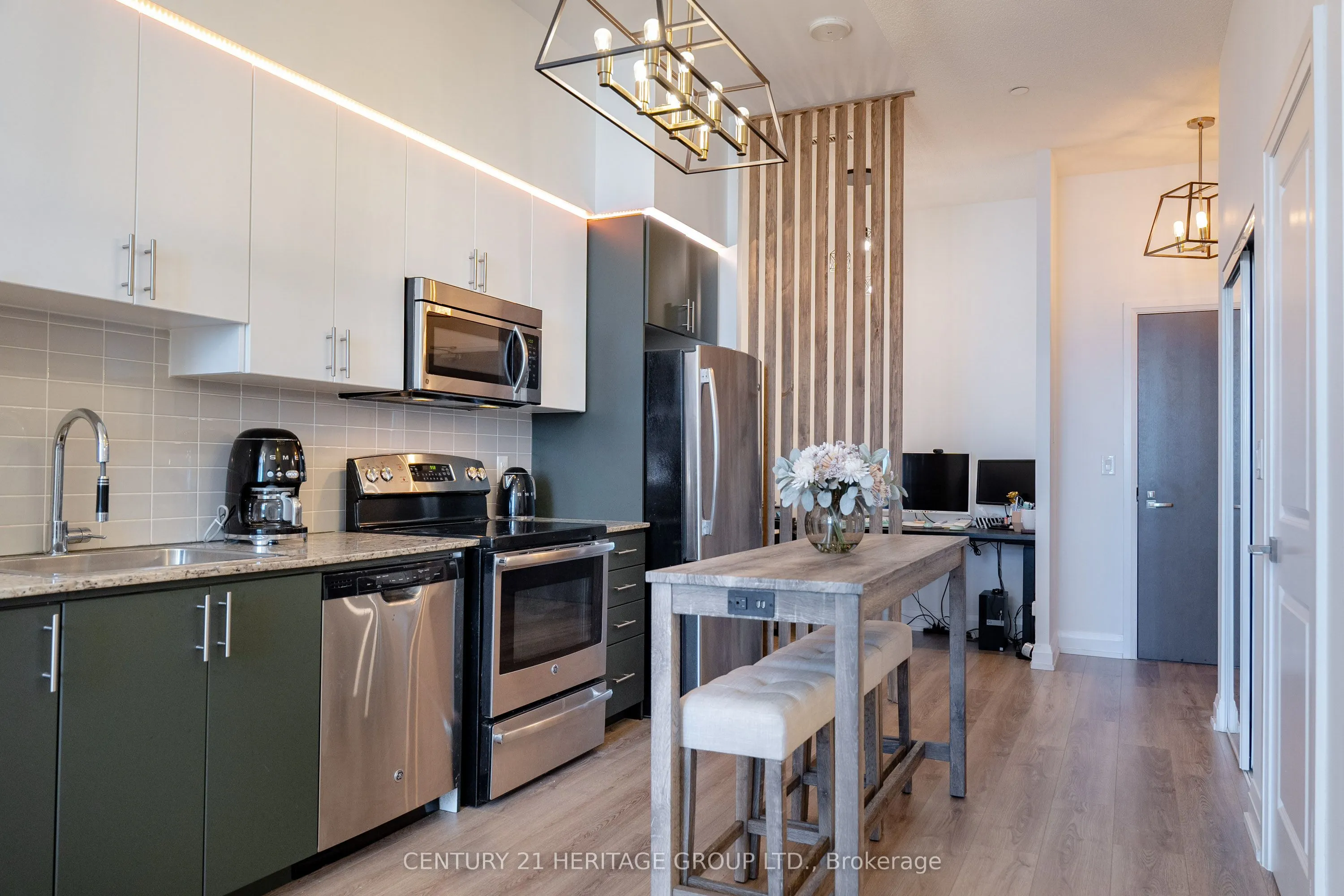 7171 Yonge Street #306