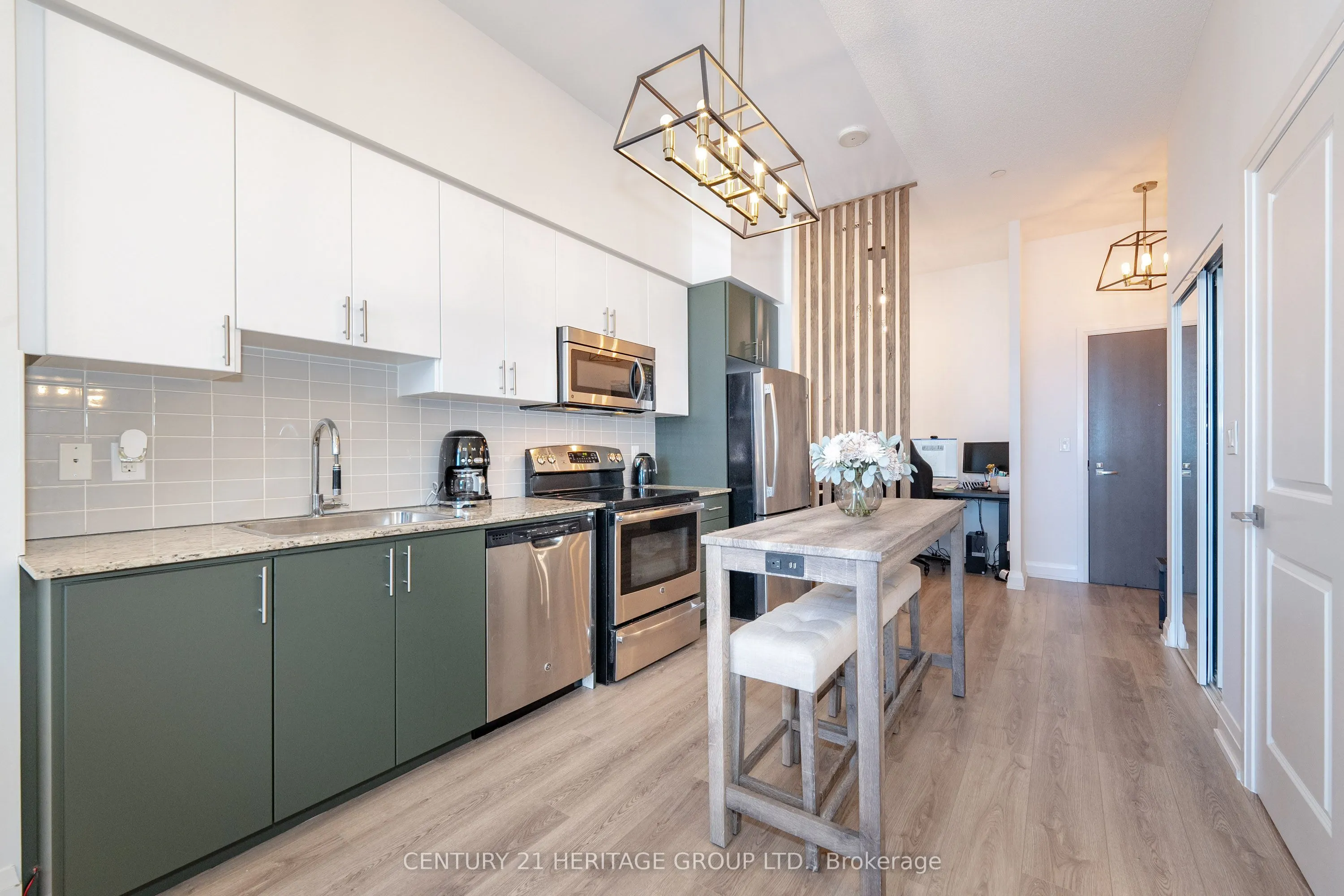 7171 Yonge Street #306