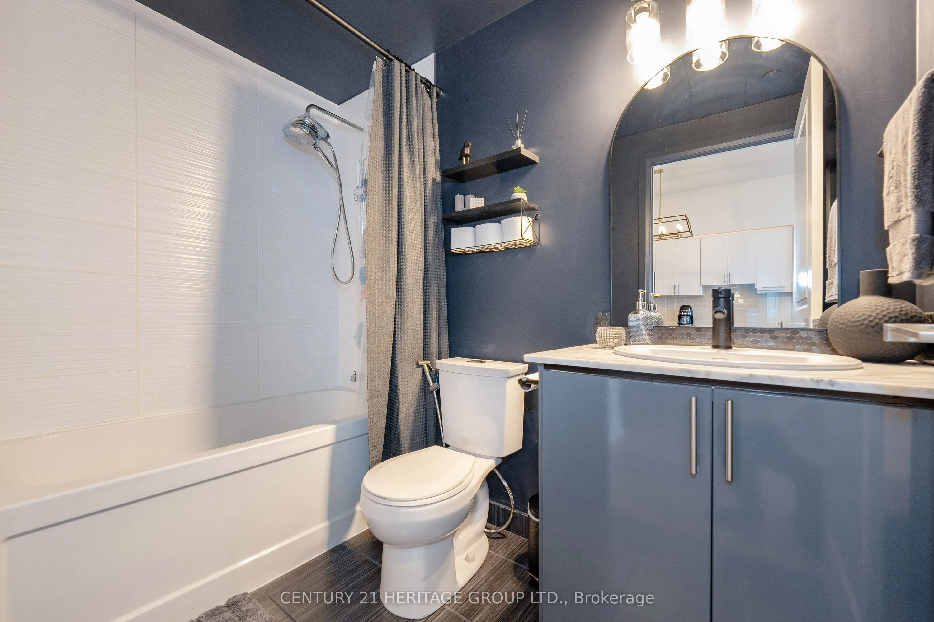 7171 Yonge Street #306