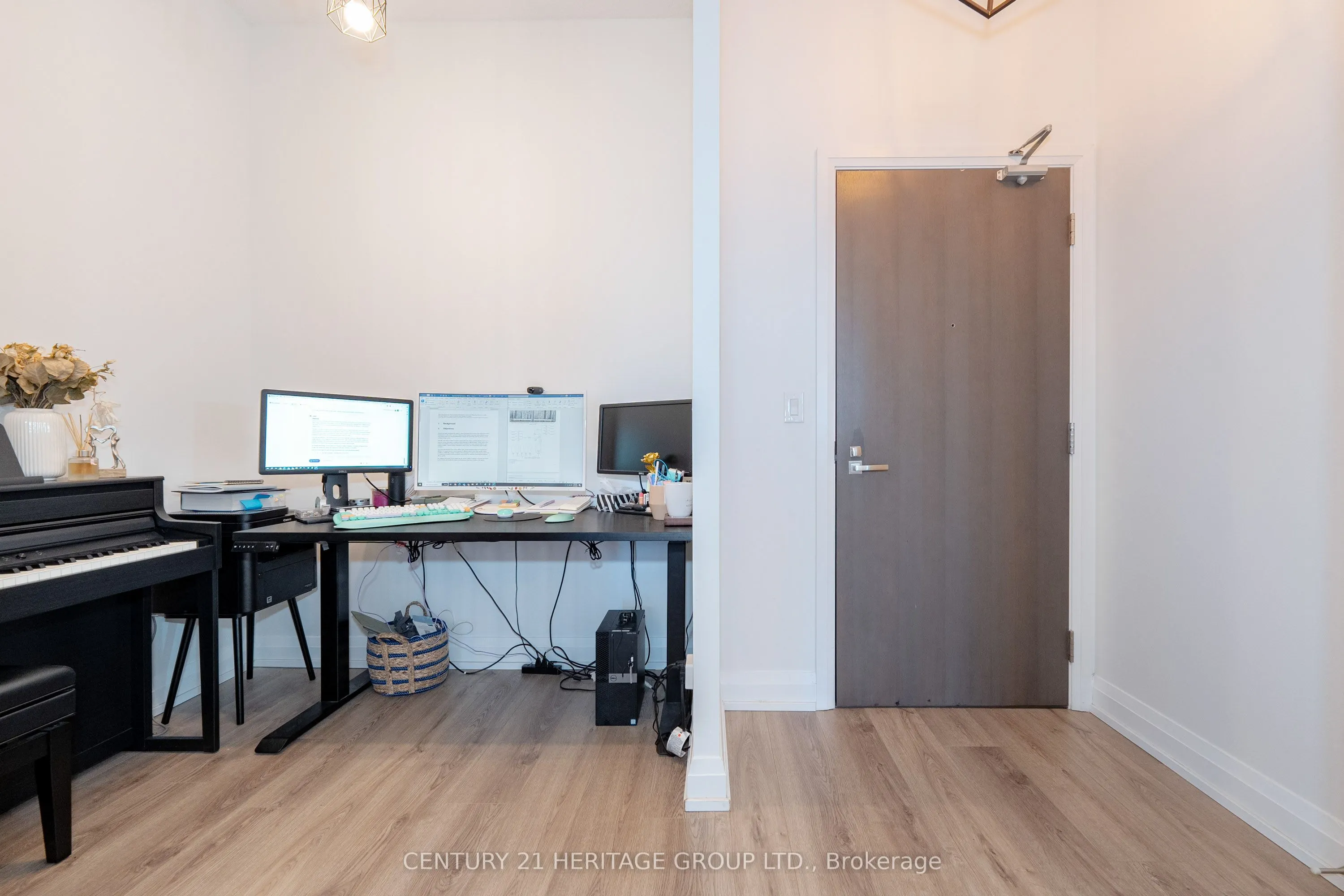 7171 Yonge Street #306